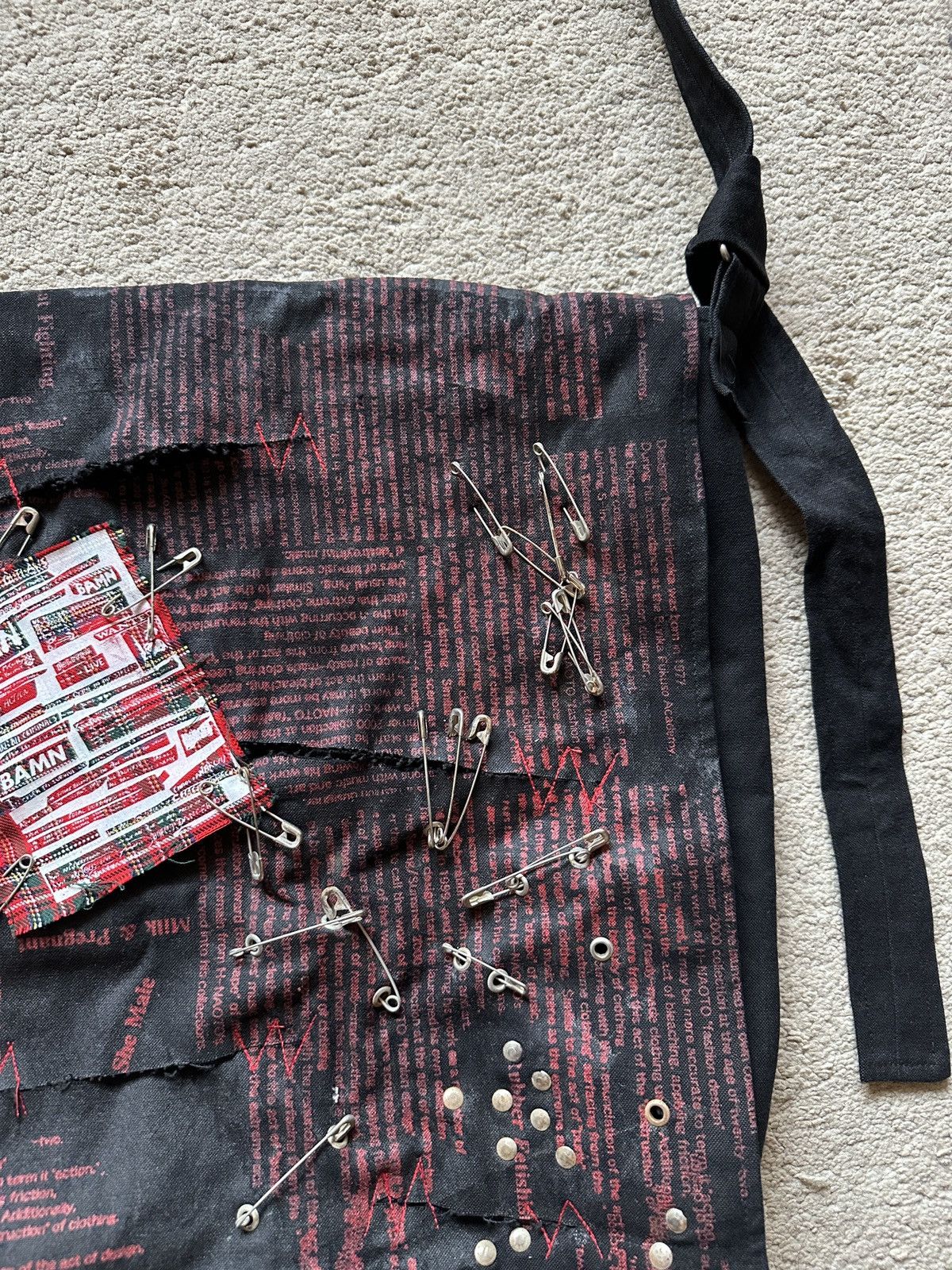 h.NAOTO 2000s H Naoto Safety Pin Sling Bag Size ONE SIZE - 5 Thumbnail
