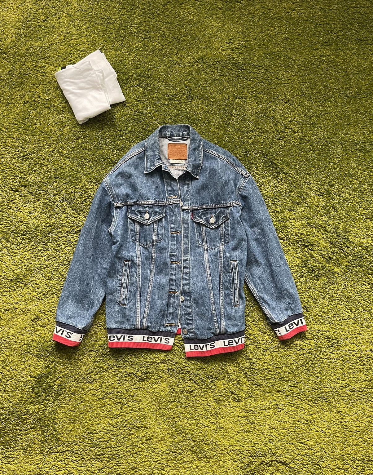 Levi's premium denim jacket deals