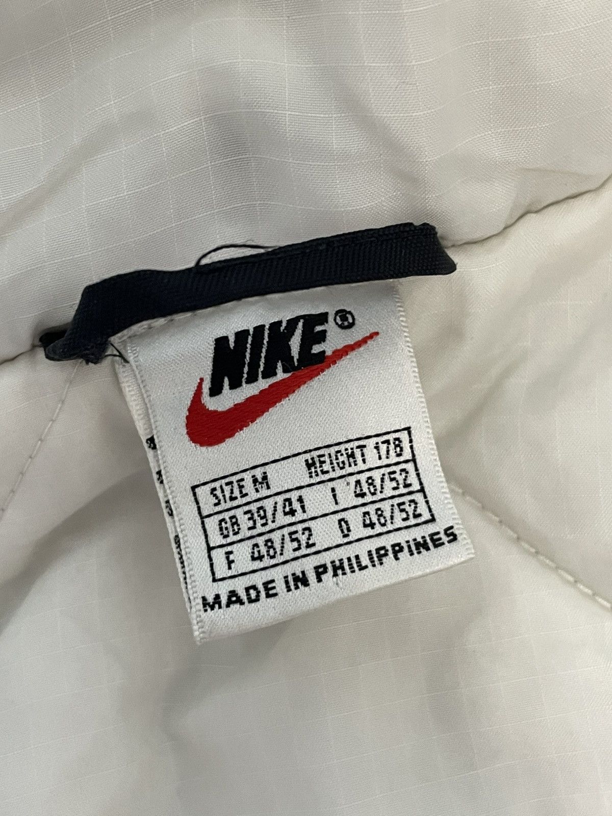 Nike Vintage Nike Big Logo Nylon Insulated Boxy Bomber Jacket Size US M / EU 48-50 / 2 - 10 Thumbnail