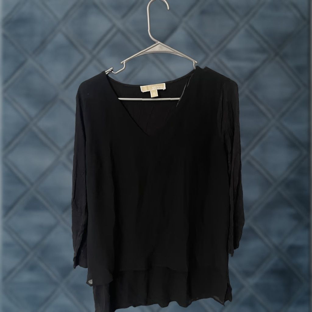 Michael Kors VINTAGE? No — Michael Kors Black V-Neck Long Sleeve Blouse Adult M Black Solid Michael Kors Blouse Womens Medium Blouse Black Kors Blouse 90s? Size M / US 6-8 / IT 42-44 - 1 Thumbnail