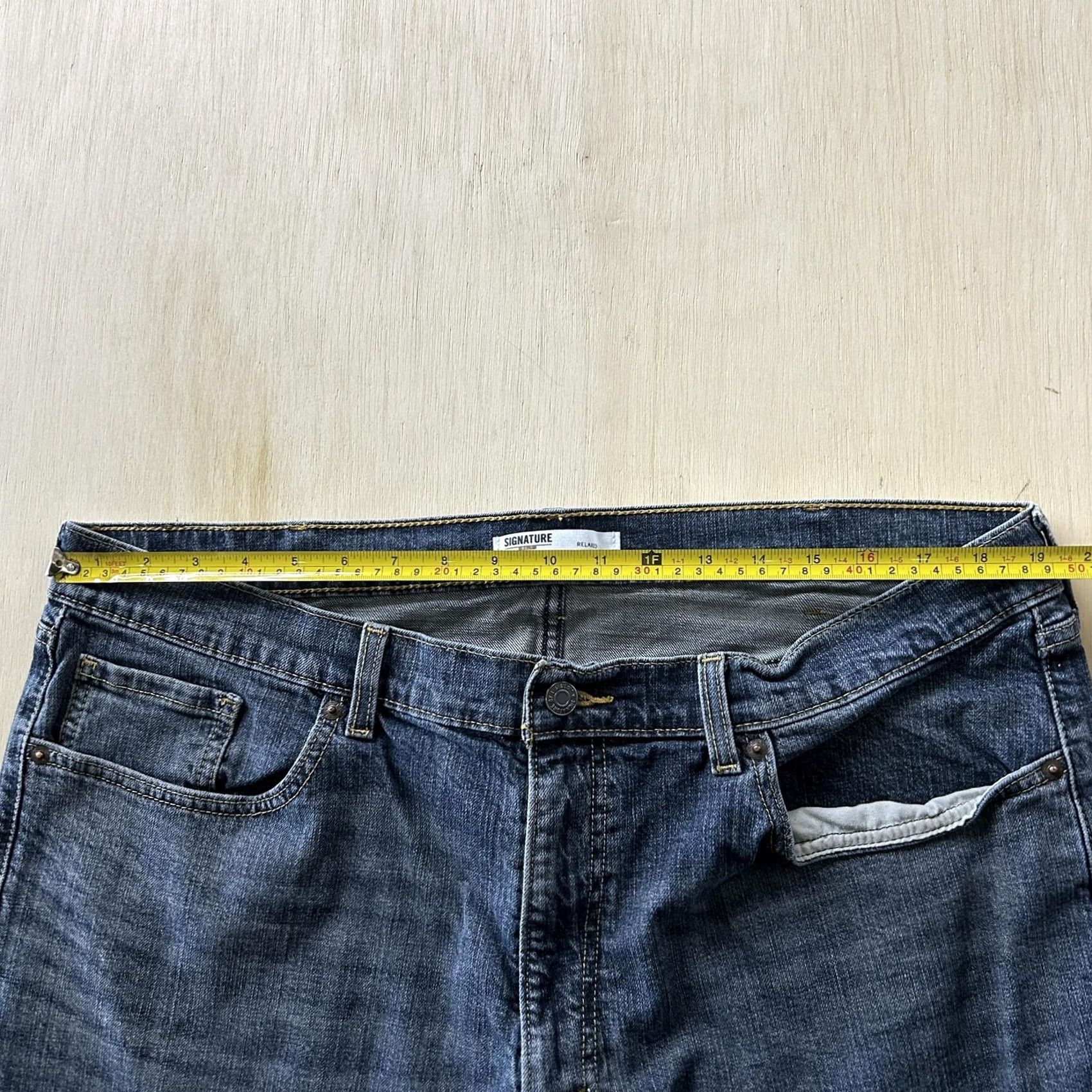 Vintage Signature Levi Strauss Jeans Mens 40x32 Medium Wash Blue Denim Relaxed Straight Jeans Mens 40x32 Blue Denim Size US 40 / EU 56 - 5 Thumbnail