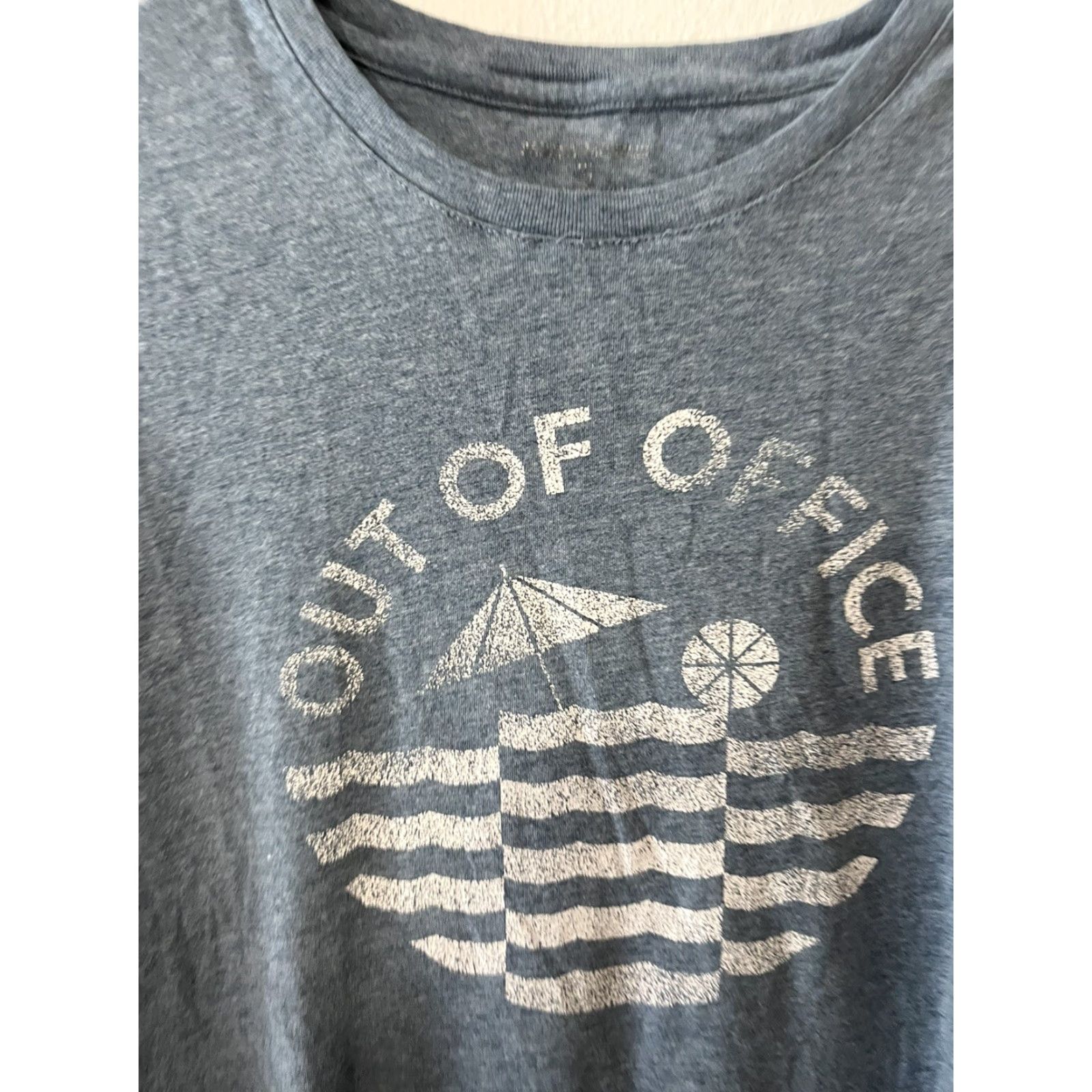 Banana Republic VTG.Banana Republic OUT OF OFFICE Travel Vacation Road-trip Beach Mens t-shirt M Size US M / EU 48-50 / 2 - 3 Thumbnail