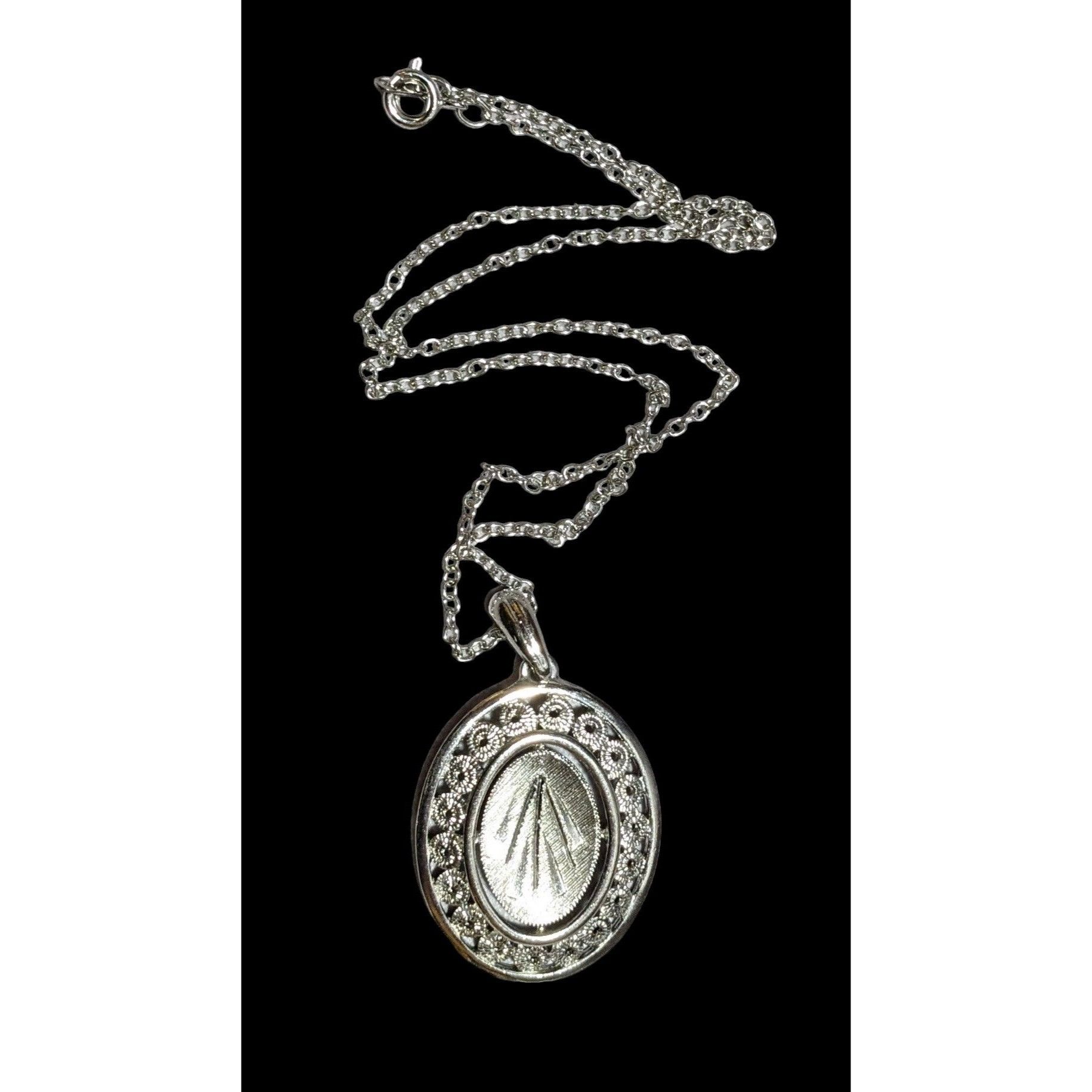 Other Engraved Retro Silver Oval Pendant Necklace Size ONE SIZE - 2 Thumbnail