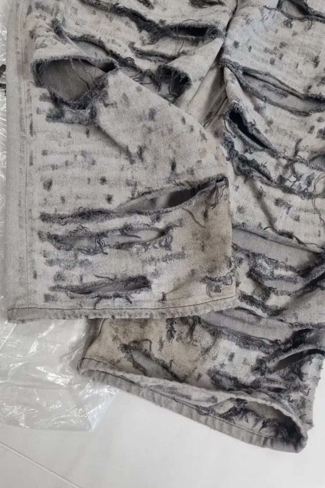 Balenciaga *rare* Balenciaga Super Destroyed Denim Pants Size US 31 - 4 Thumbnail