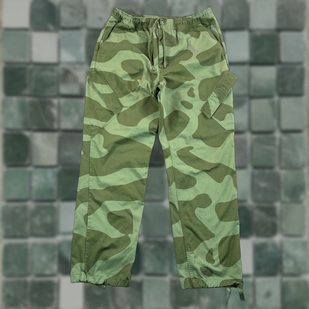 Jordan Brand VINTAGE Nike Jordan Essentials Chicago Cargo Pants in Green Frog Camo Men Large Size US 33 - 1 Thumbnail