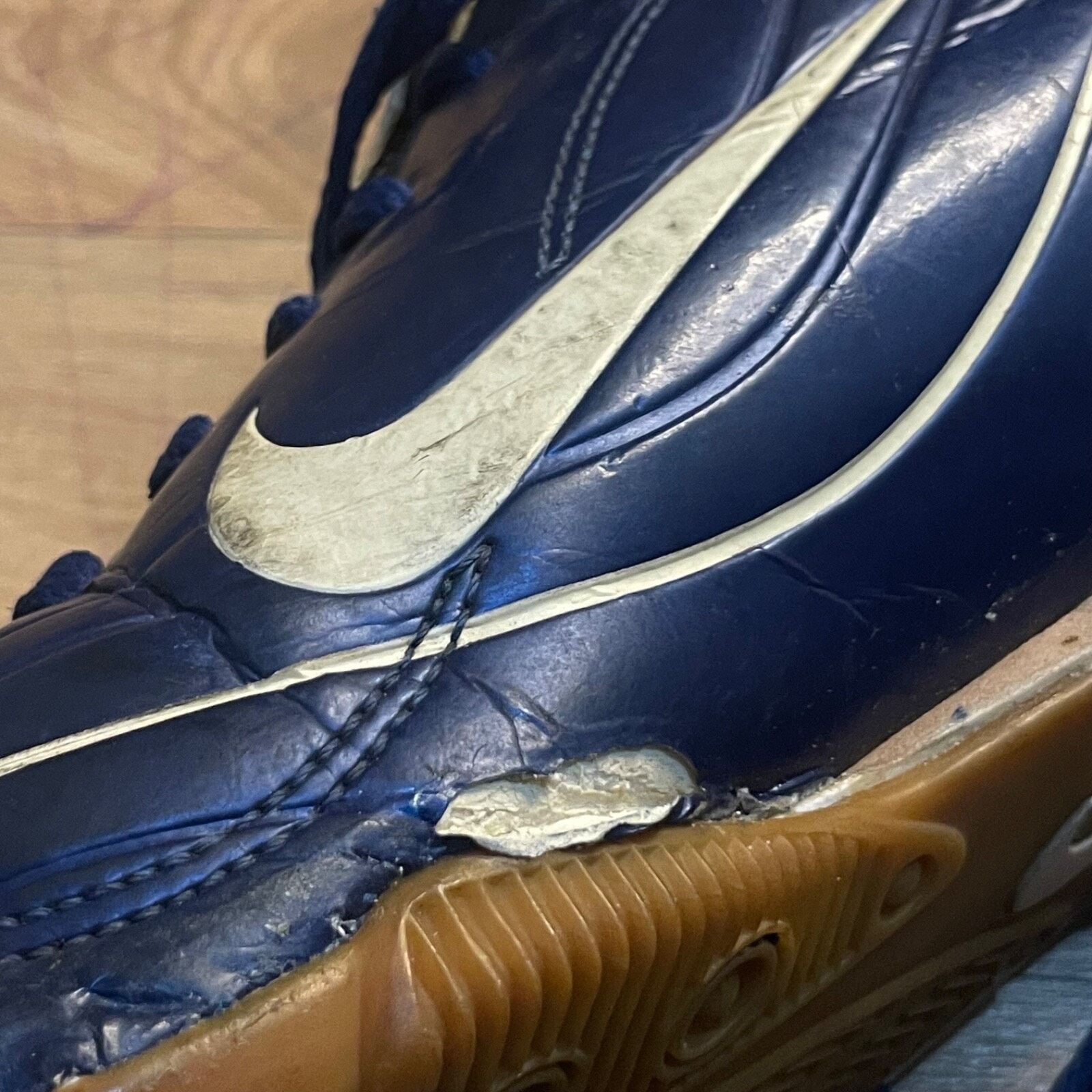 Nike VINTAGE Nike RONALDO indoor Shoes R9 Rare Football 2005 Size US 10 / EU 43 - 13 Thumbnail