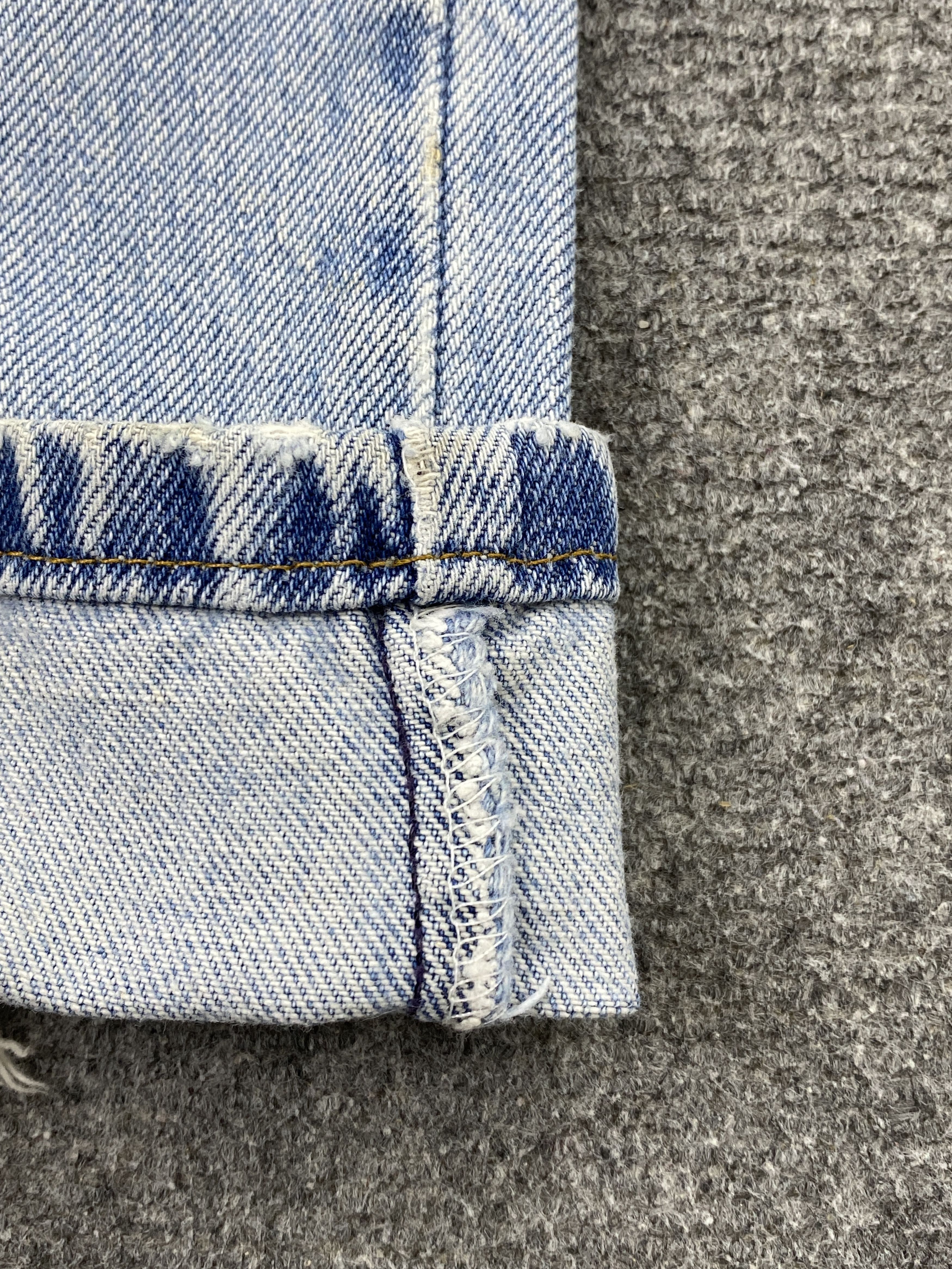 Levi's × Vintage Light Washed Vintage 90s Levi's 505 Denim Jeans Size US 37 - 9 Thumbnail