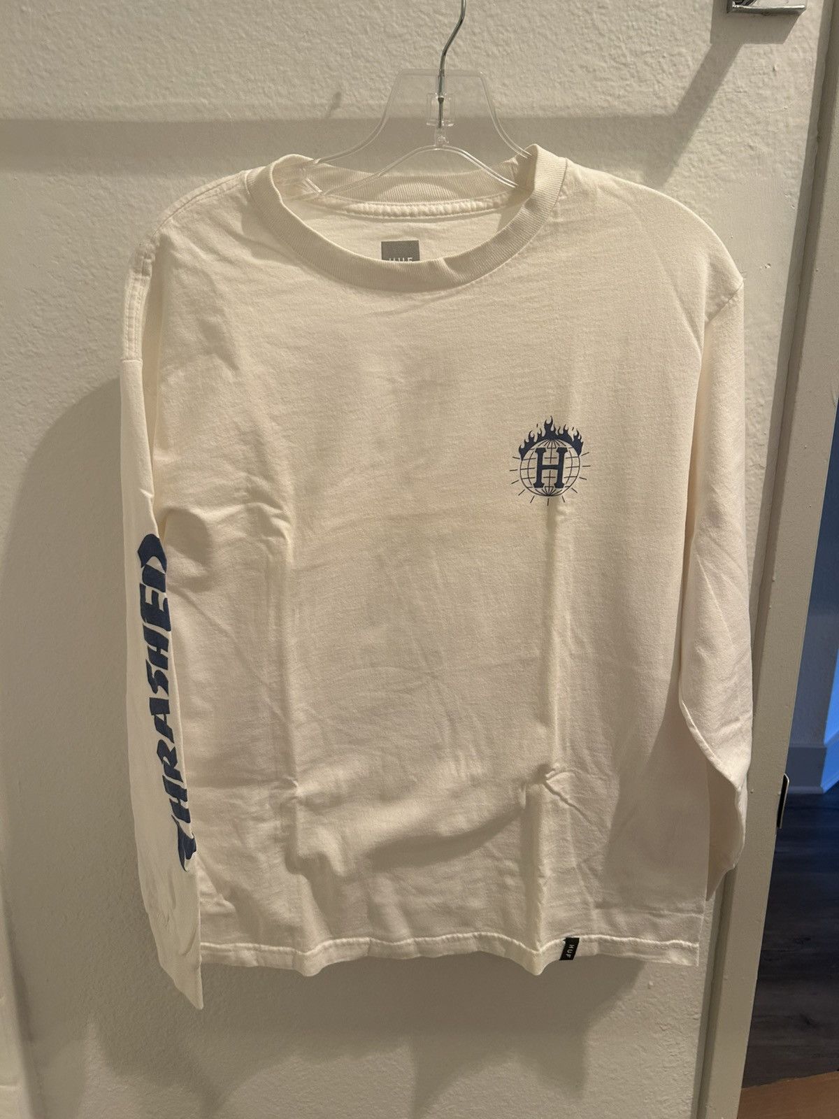 Huf White HUF Tee with Thrasher sleeves Size US M / EU 48-50 / 2 - 1 Thumbnail