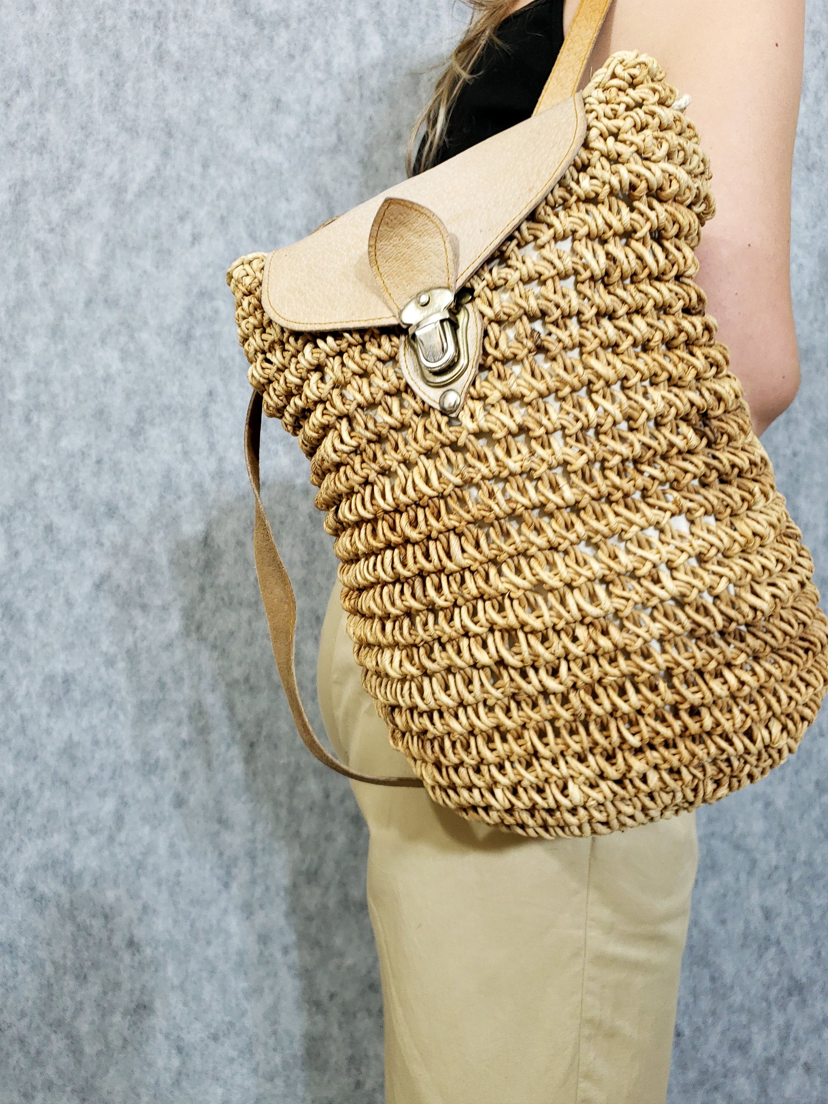 Handmade × Vintage Crown Vintage Wicker Backpack Design Purse Leather Strap Size ONE SIZE - 1 Thumbnail