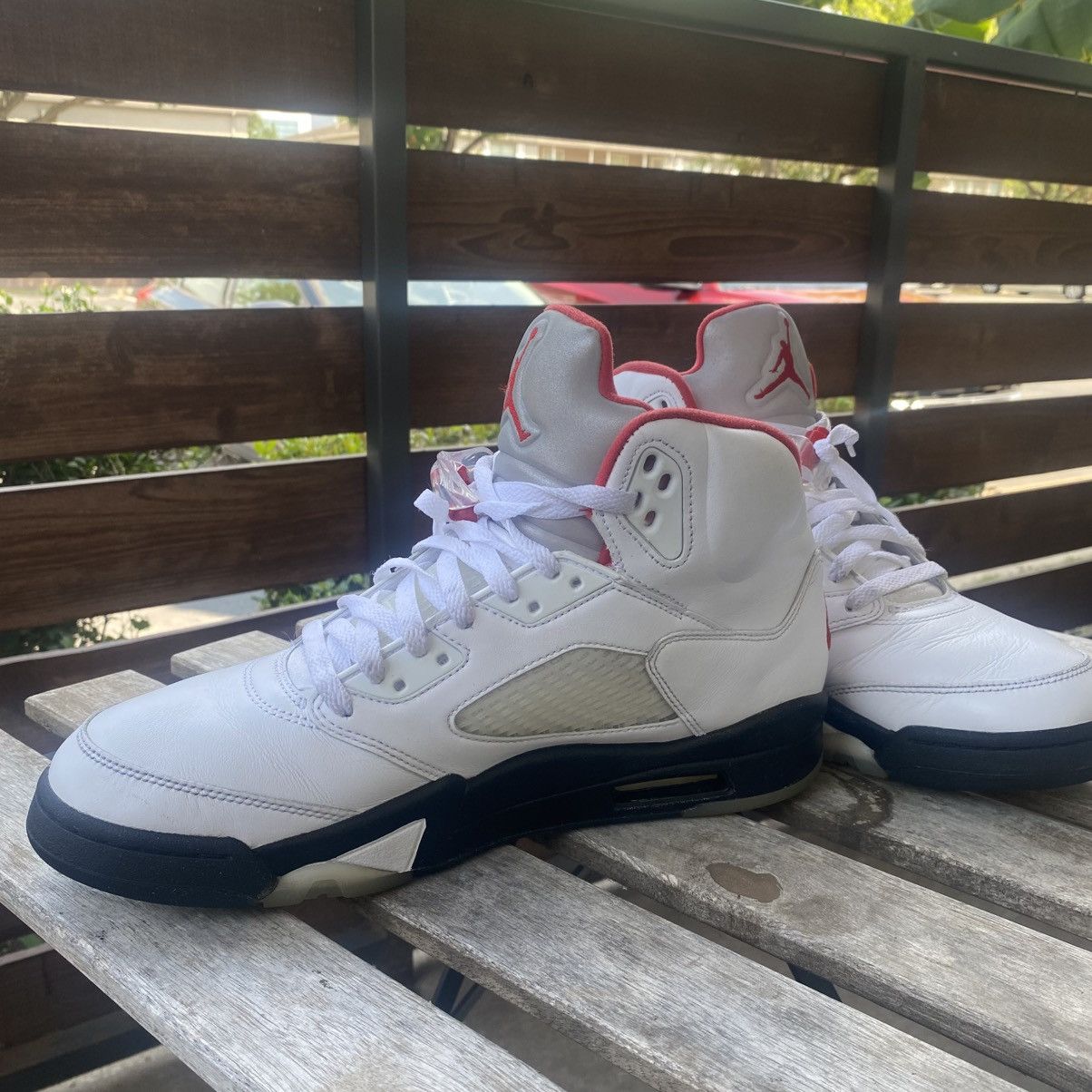 Jordan Brand Jordan 5 Retro ‘Fire Red’ Silver Tongue 2020 Size US 11 / EU 44 - 4 Thumbnail