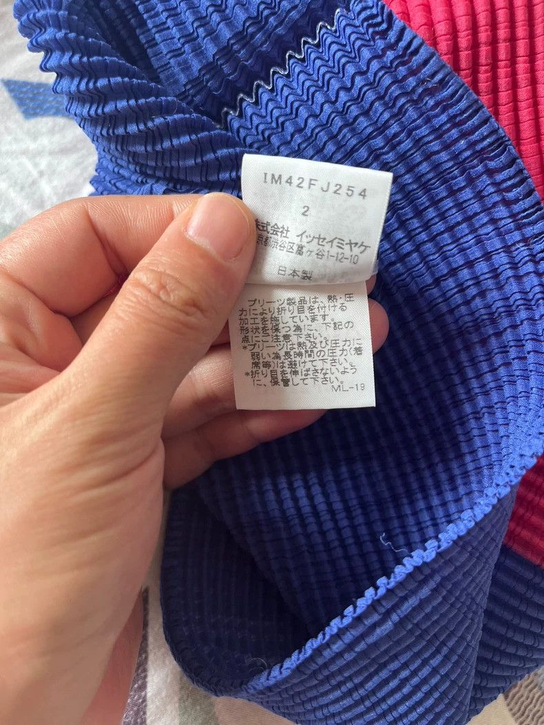 Issey Miyake Issey Miyake size:2 Red and blue color-blocked pleated sho Size XS / US 0-2 / IT 36-38 - 3 Thumbnail