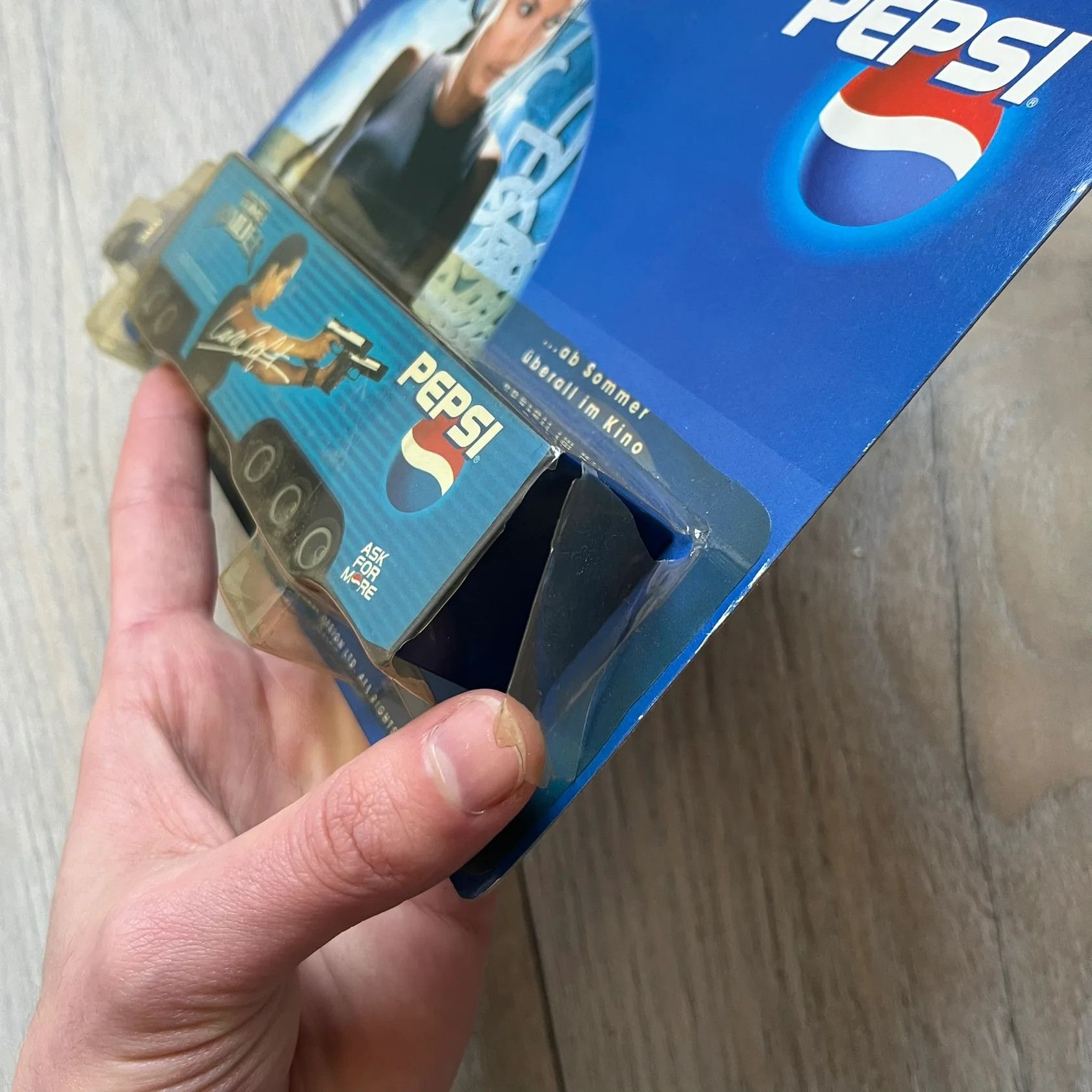 Pepsi Pepsi 2001 Lara Croft Tomb Raider 1:87 Delivery Truck Model Size ONE SIZE - 6 Thumbnail