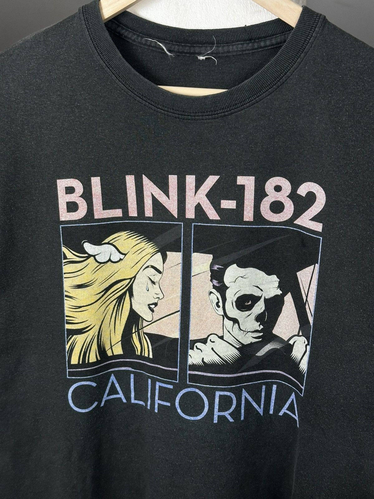 Band Tees Blink 182 Logo T Shirt Tee Y2K Faded Size US L / EU 52-54 / 3 - 5 Thumbnail