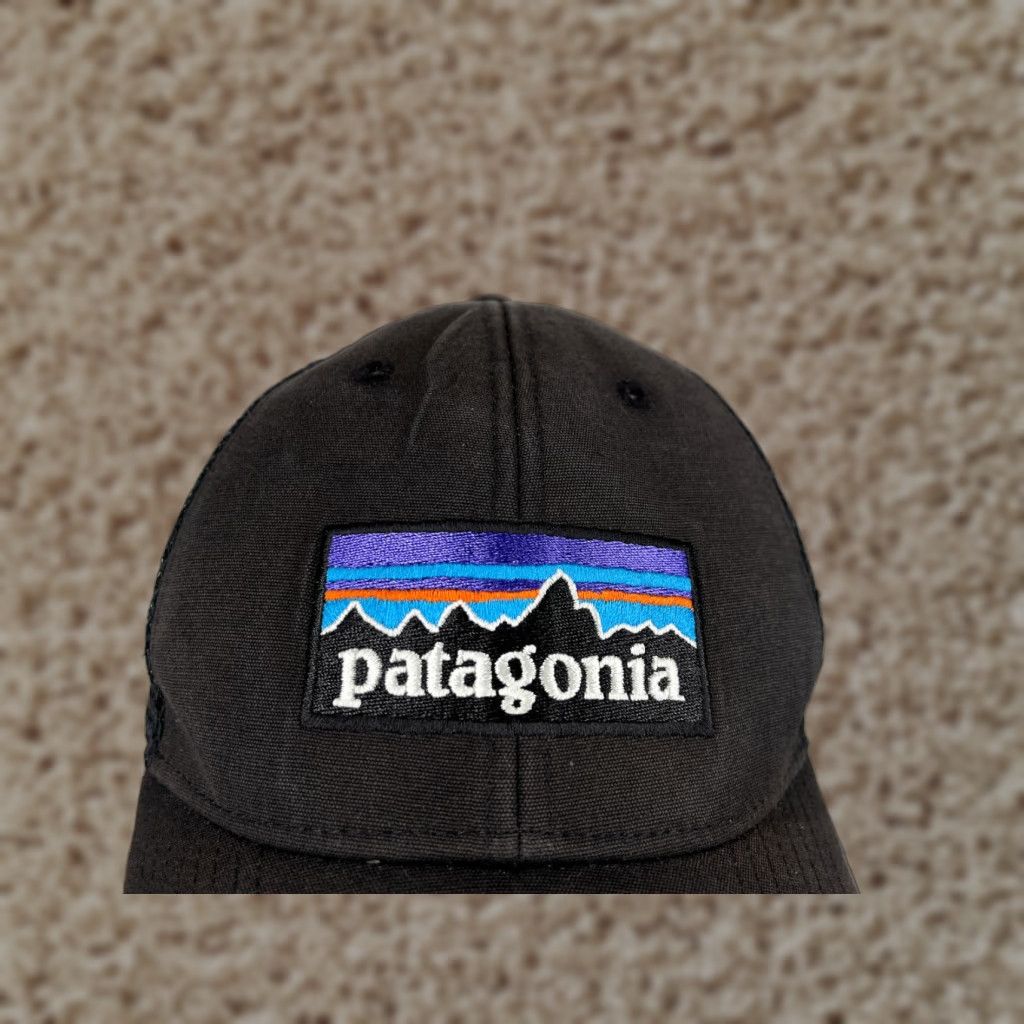 Patagonia Patagonia Hat Cap Snap Back Adult One Size Black Embroidered Trucker Fitz Roy Size ONE SIZE - 1 Thumbnail