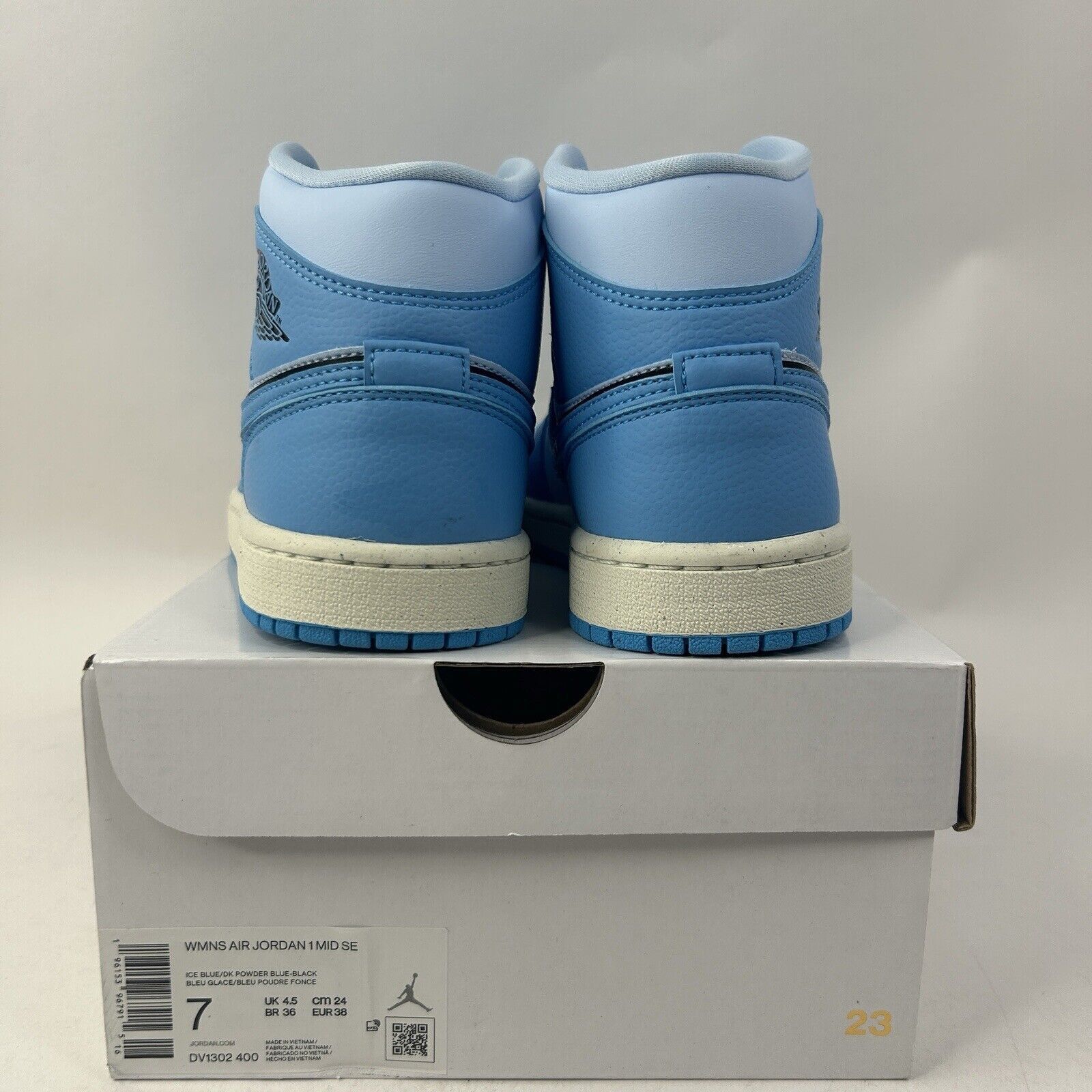 Nike Nike Air Jordan 1 Mid SE WMNS “UNC/Ice Blue” 2024 Size US 7 / IT 37 - 4 Thumbnail