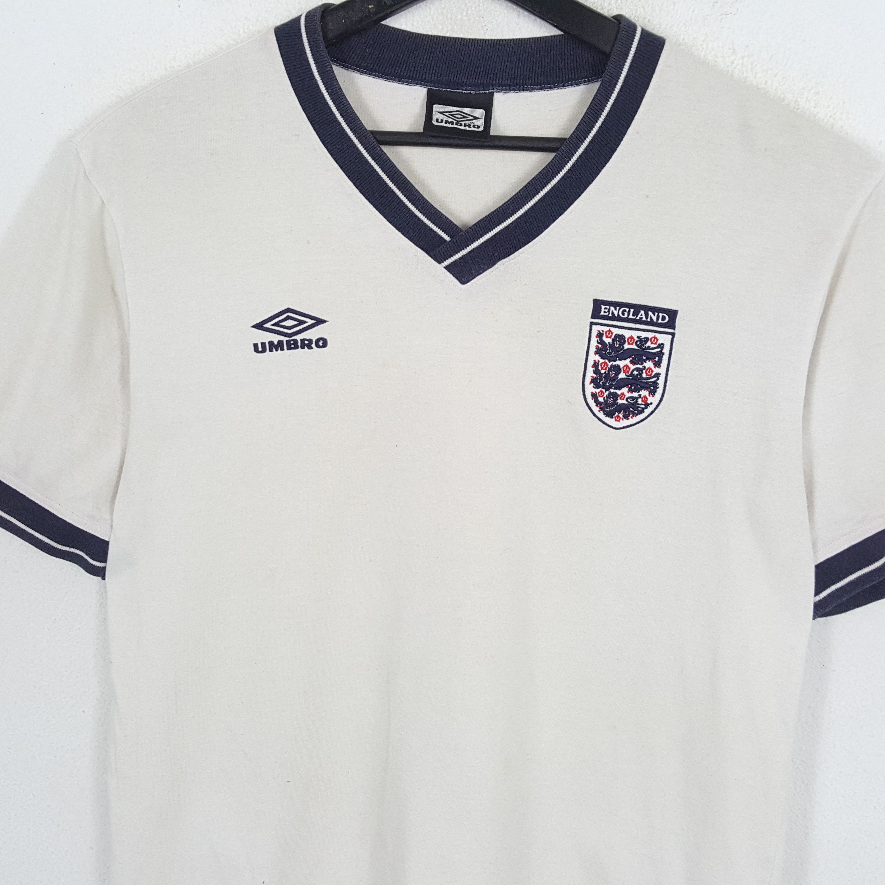 Umbro UMBRO ENGLAND Soccer Team Ringer Design Tshirt Size US M / EU 48-50 / 2 - 2 Thumbnail