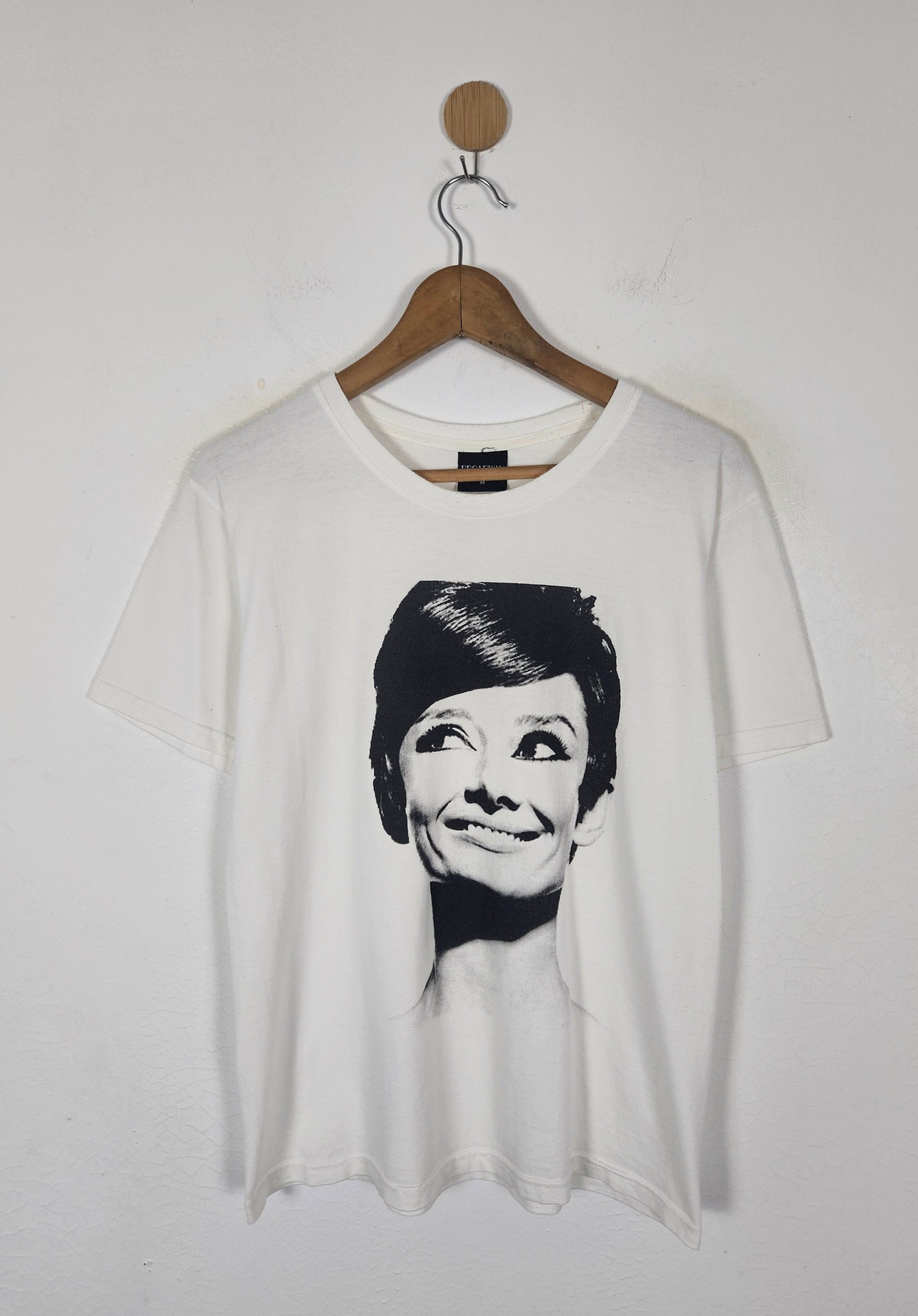 Vintage Vintage Audrey Hepburn potrait actress movie shirt Size US M / EU 48-50 / 2 - 1 Thumbnail