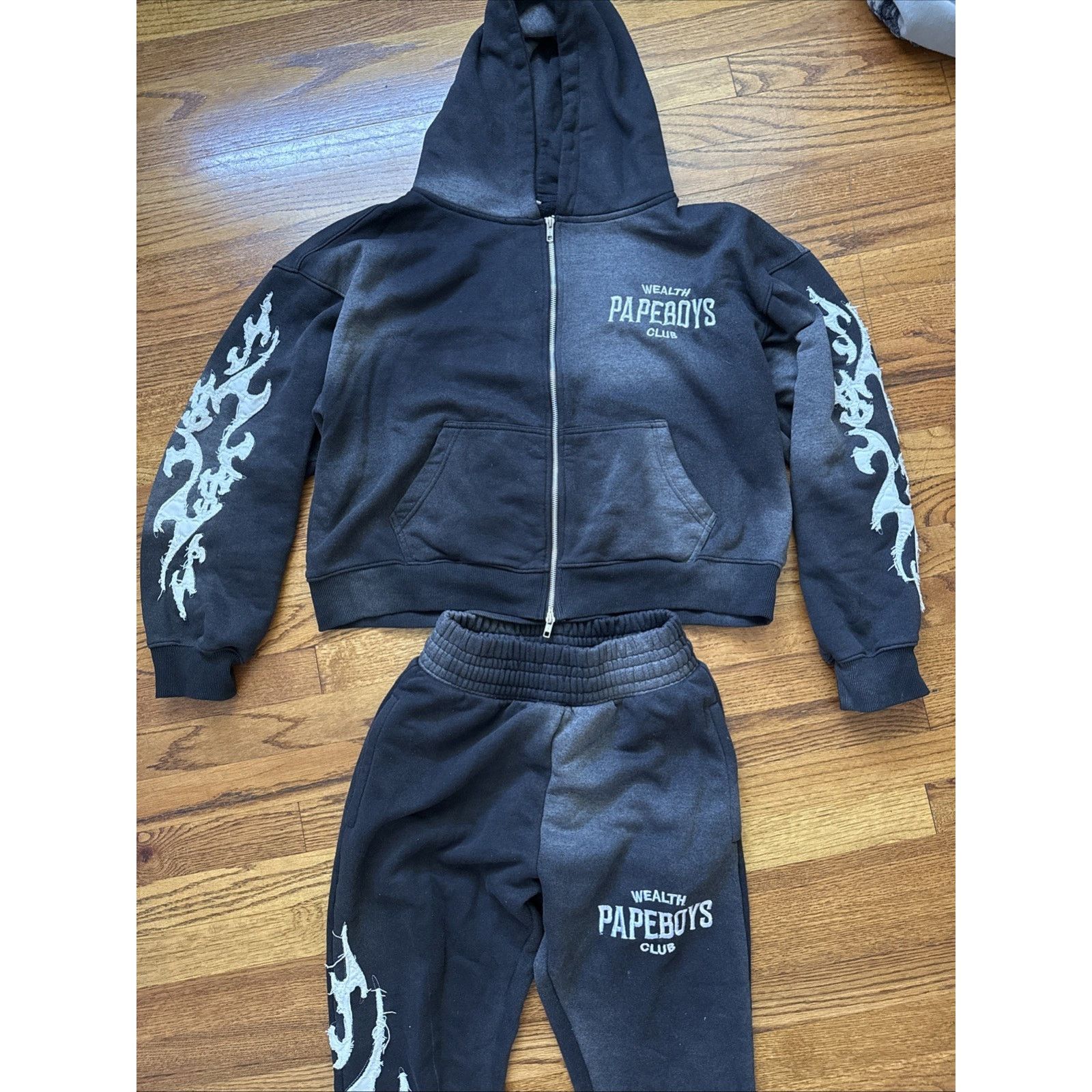 Other The PAPEBOYS Wealth Club Full Zip Jacket And Pants Set Suit Size US S / EU 44-46 / 1 - 1 Thumbnail