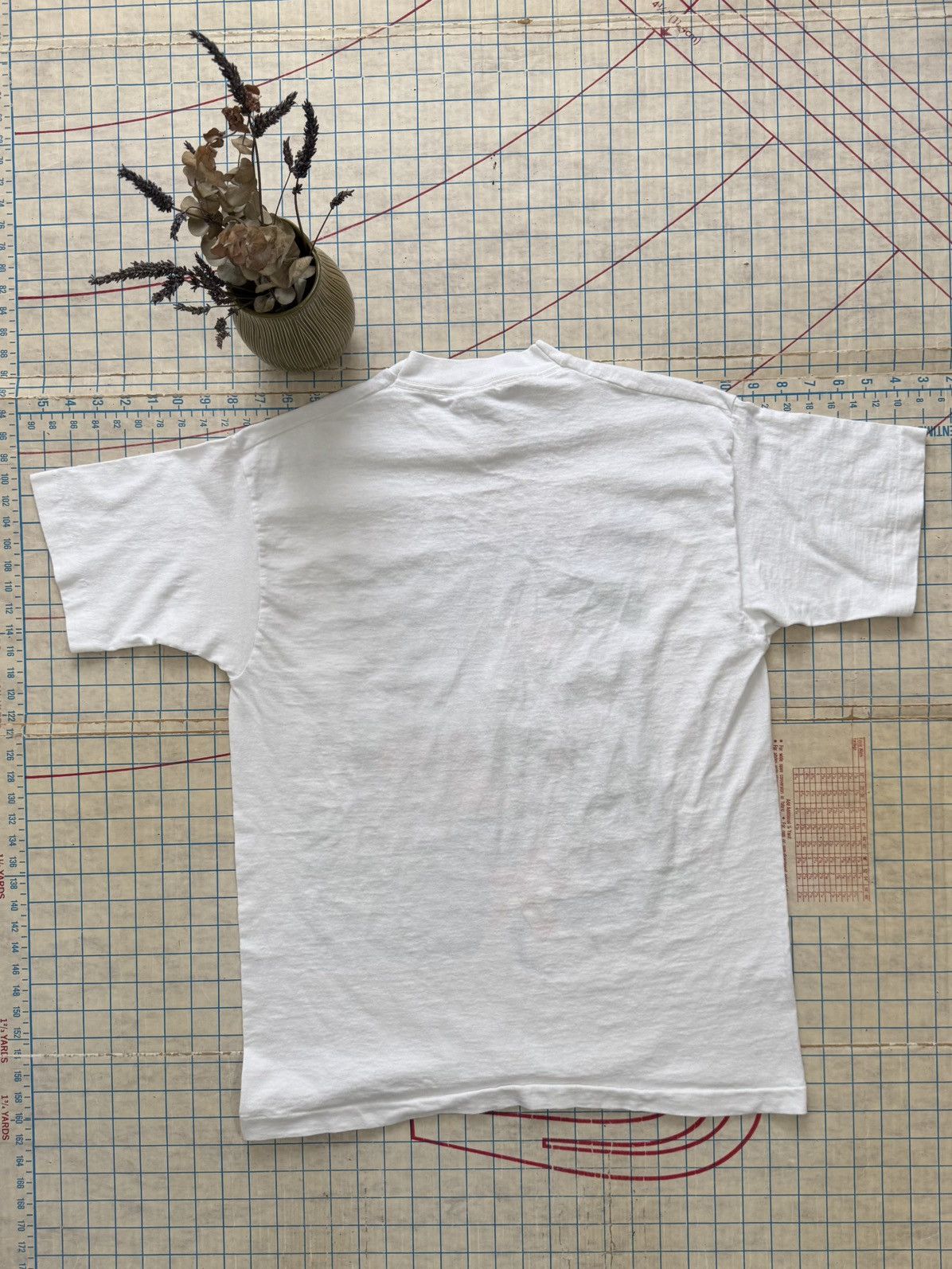 Vintage Vintage Legend of The Sea Animal Graphic Tee Size Large Whit Size US L / EU 52-54 / 3 - 7 Thumbnail