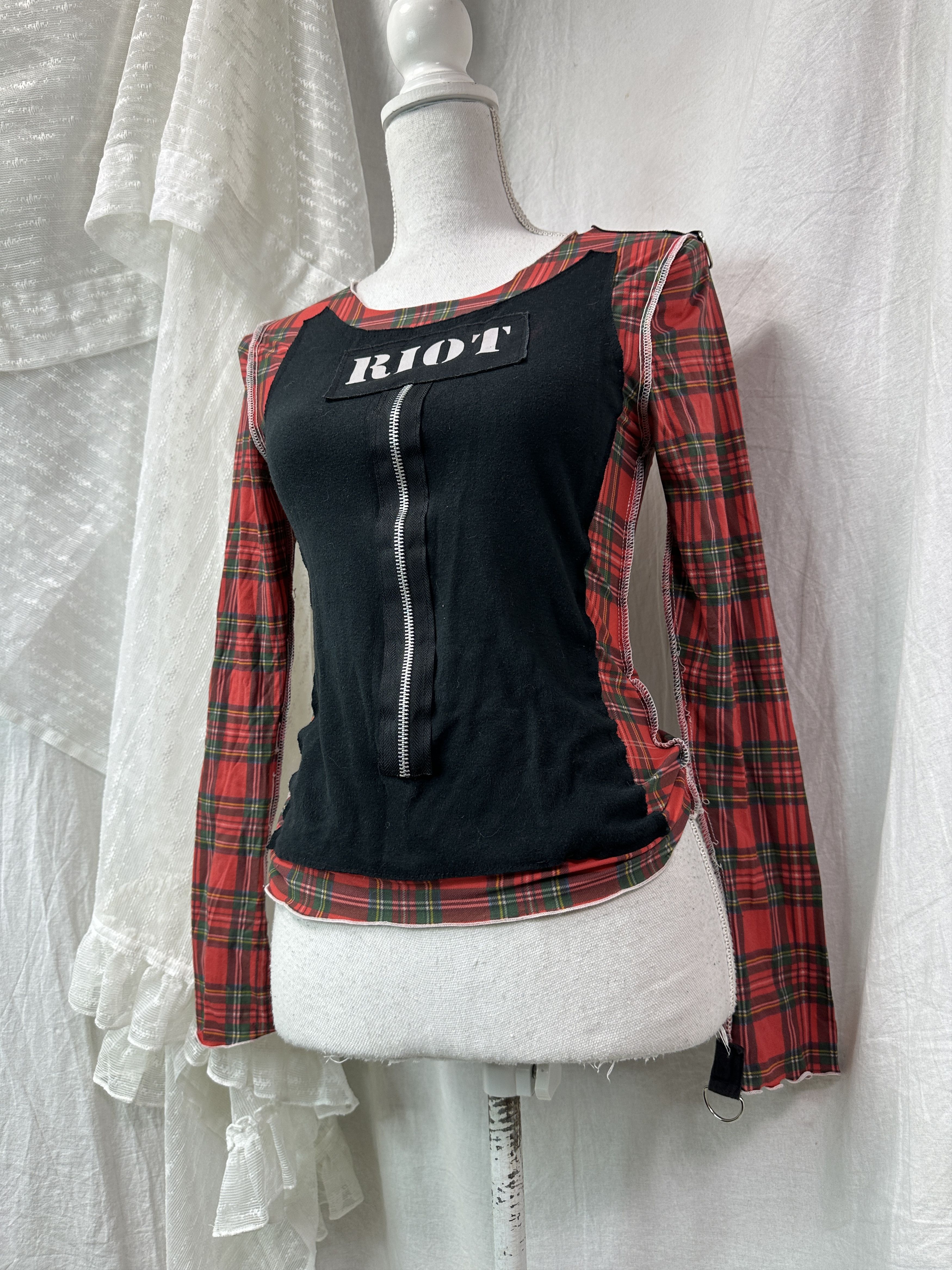 Vintage Vintage Avant Garde Tartan Riot Punk Meshtop 00s Size S / US 4 / IT 40 - 1 Thumbnail
