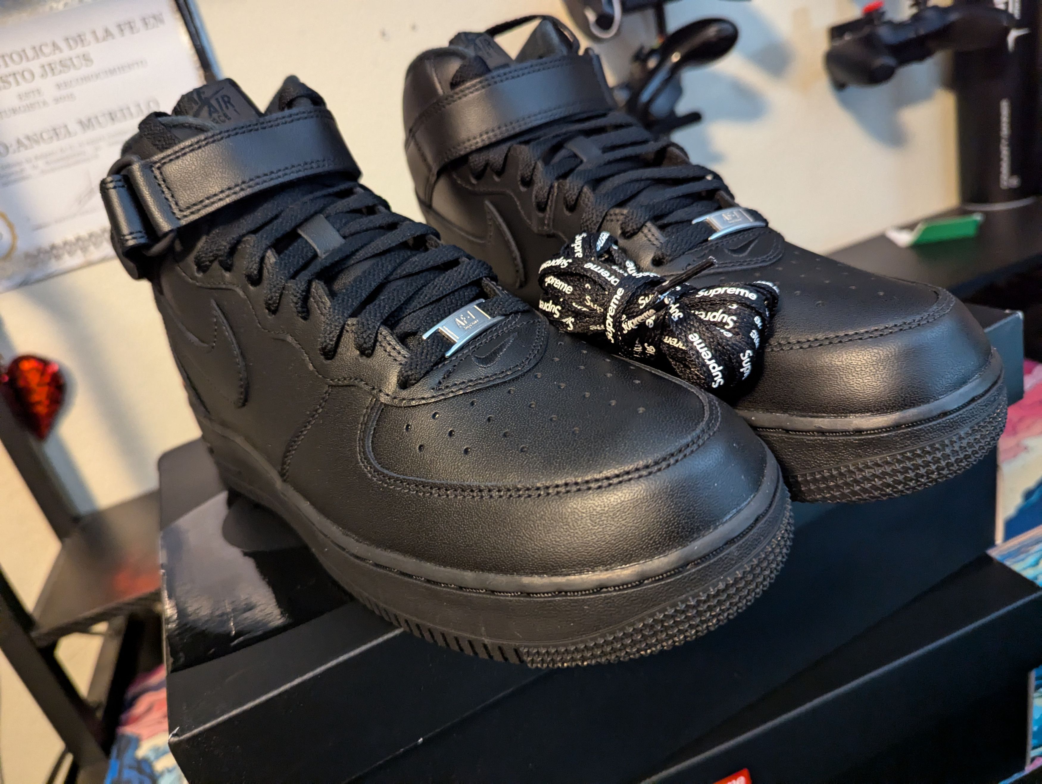 Nike × Supreme Nike Air Force 1 Mid 