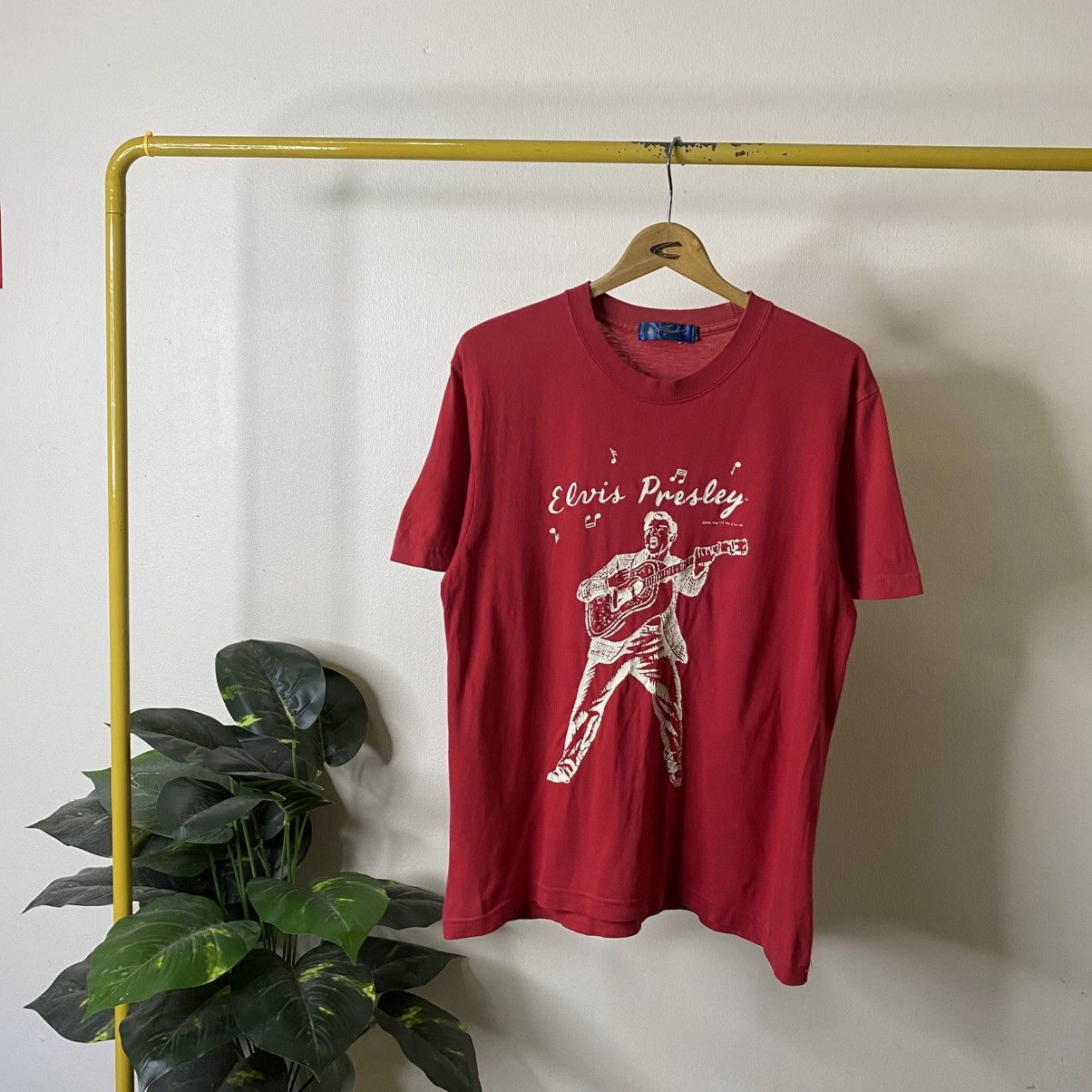 Vintage 2000s Elvis Presley King Rock & Roll T Shirt Size US M / EU 48-50 / 2 - 1 Thumbnail