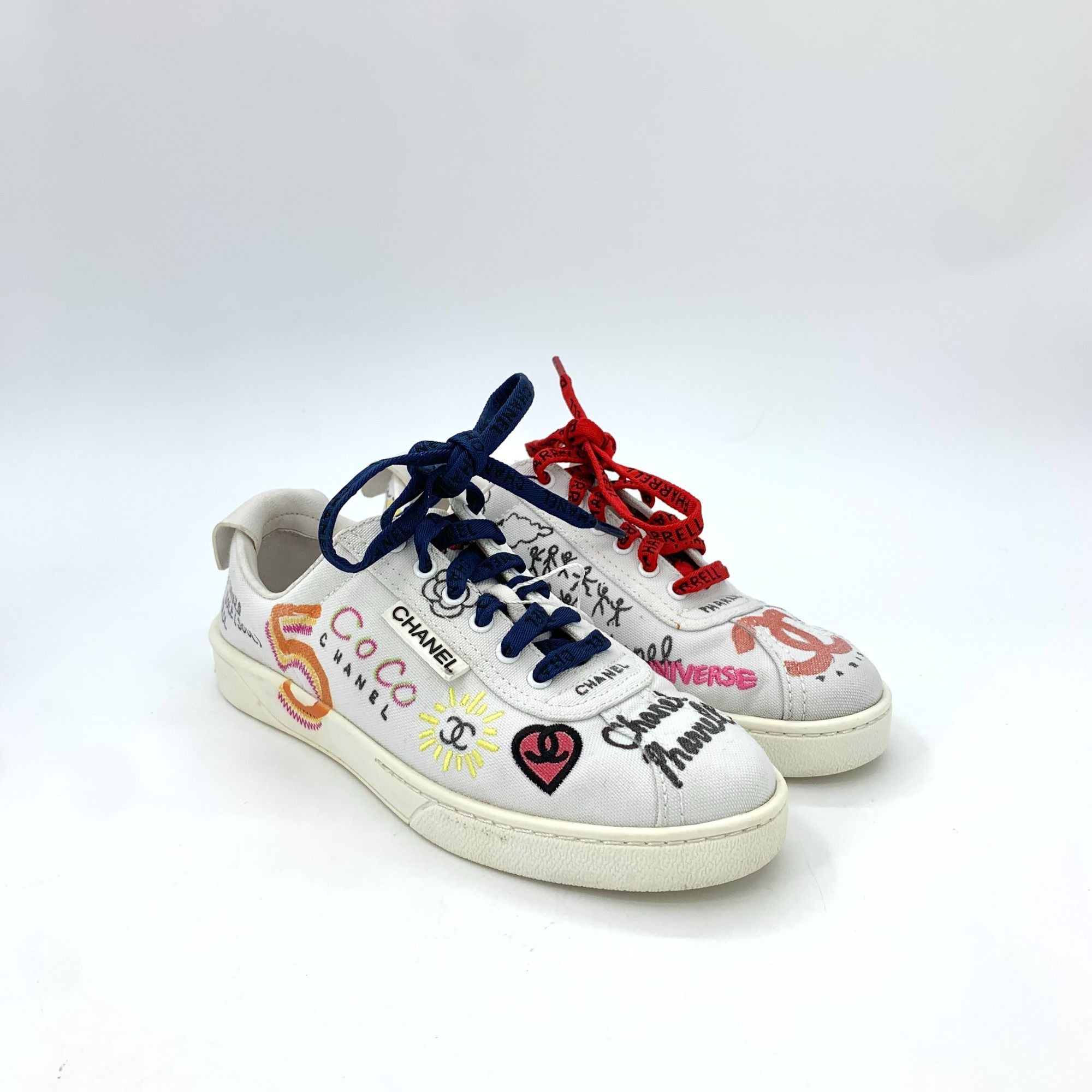 Chanel Chanel X Pharrell Graffiti Lace-Up Sneakers Size 36 White/Mu Size US 6 / IT 36 - 7 Thumbnail
