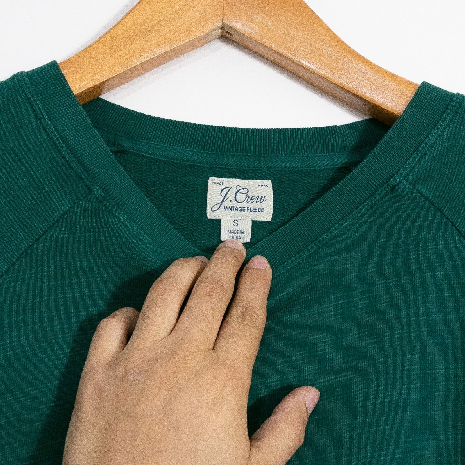 J.Crew J.Crew Vintage Fleece Sweatshirt Mens Small - Distressed Size US S / EU 44-46 / 1 - 5 Thumbnail