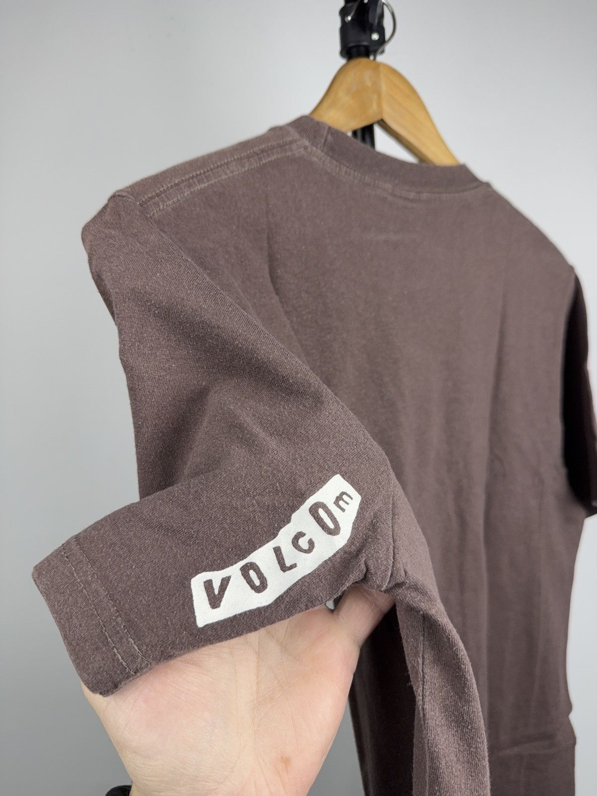 Volcom Vintage 90s Volcom Abstract Graphic T-Shirt Brown Skate Surf Size US S / EU 44-46 / 1 - 9 Thumbnail