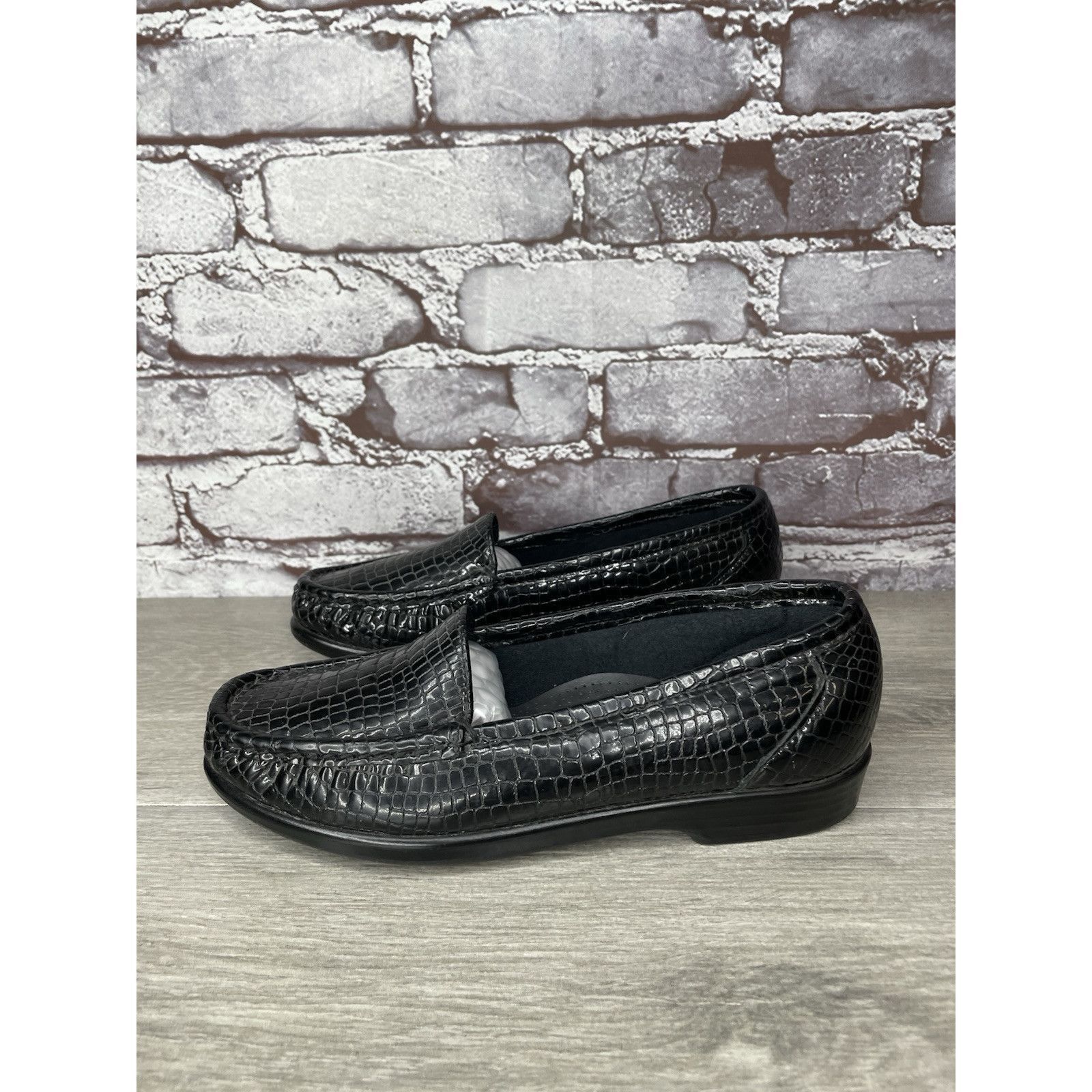 Other SAS Simplify Black Croc Patent Tripad Slip On Flats Shoes Wo Size US 6.5 / IT 36.5 - 16 Thumbnail