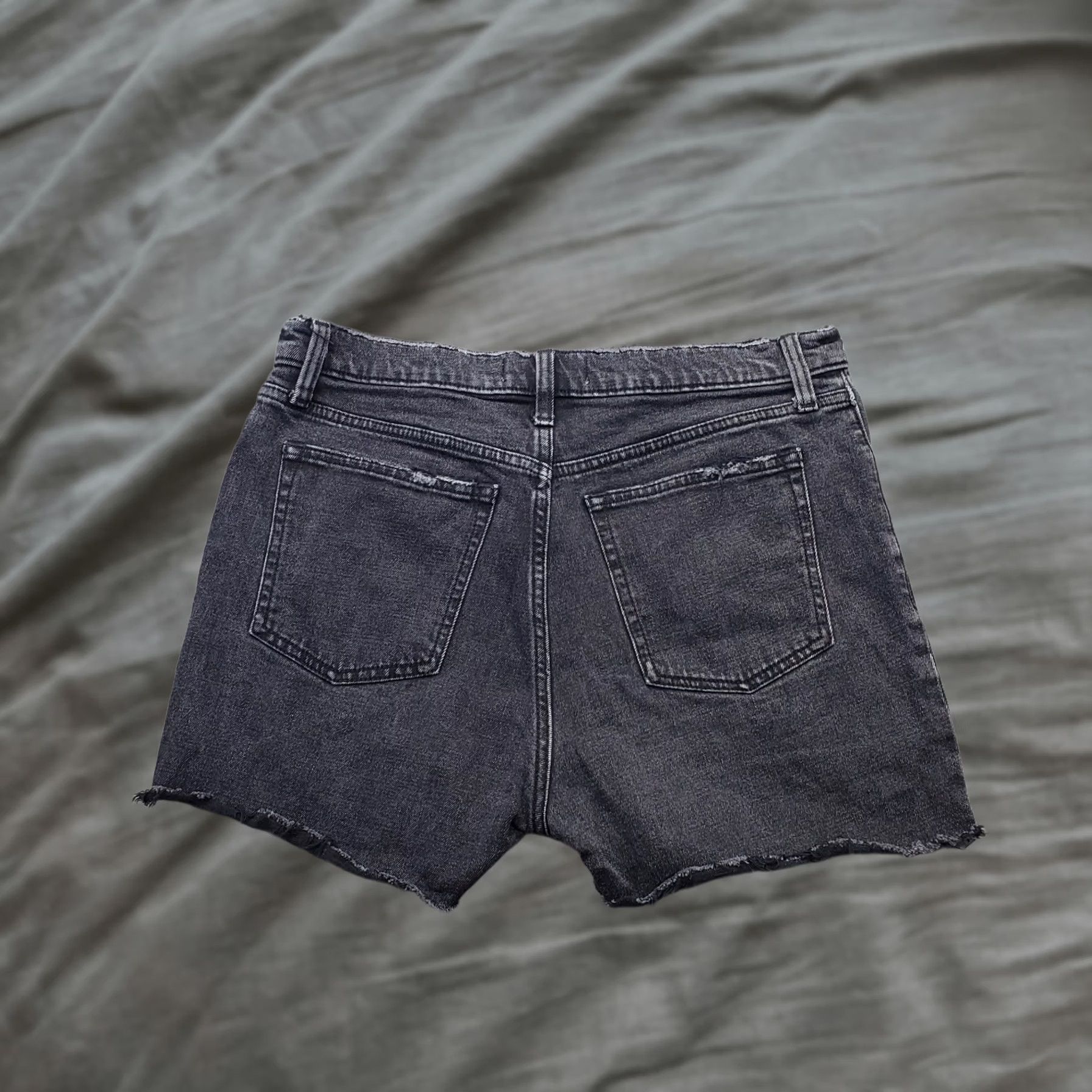 Abercrombie & Fitch Abercrombie & Fitch Cut Off Short Womens 29/8R Black Distressed Skinny High Rise Shirt Womens Size 29 Black Distressed 90s? Size 29" - 1 Thumbnail