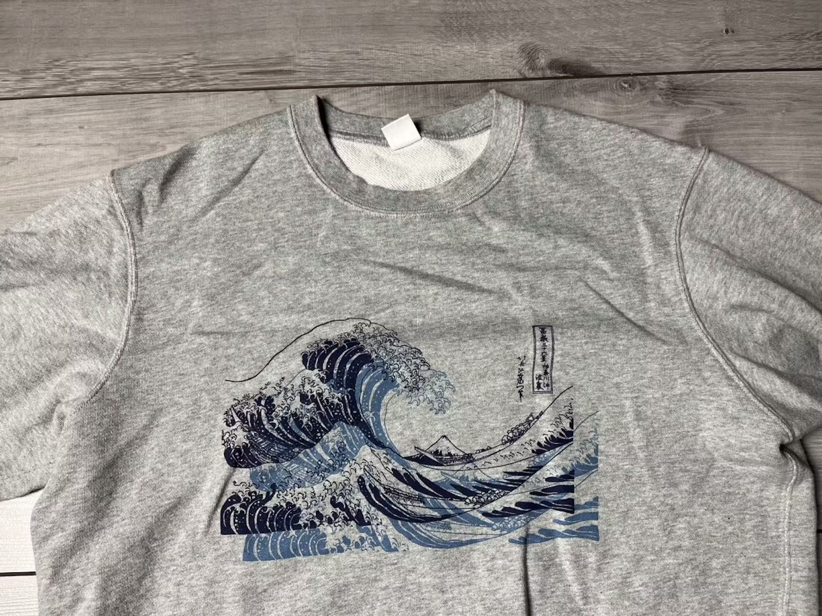 Japanese Brand Uniqlo sweatshirt Japanese style wave size M/L Size US M / EU 48-50 / 2 - 4 Thumbnail