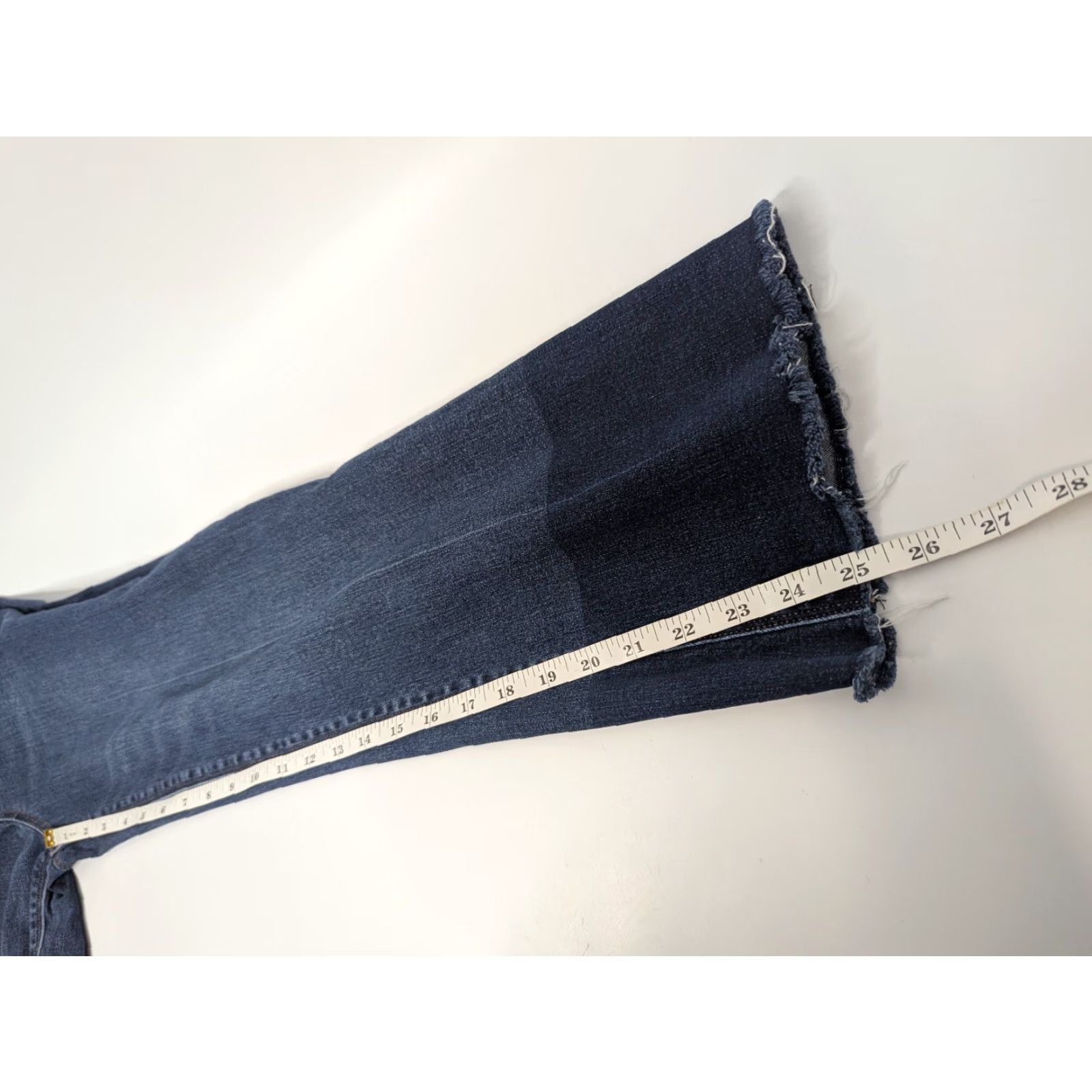 Spanx Spanx Cropped Denim Jeans High Rise Medium Wash Size Small Pull On Raw Hem Women’s Jeans - Regular - Crop - Blue - 90s? Size 28" / US 6 / IT 42 - 5 Thumbnail