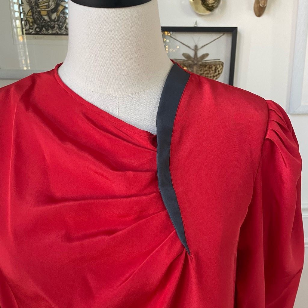 Vintage Vintage 80s Chaus Red Blouse Dark Grey Trim Asymmetrical Neck L Size L / US 10 / IT 46 - 2 Thumbnail