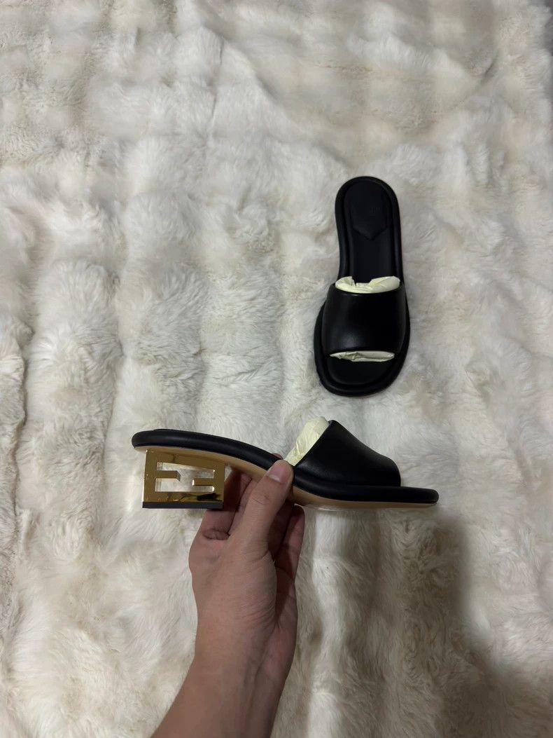 Fendi Fendi Leather slippers with logo heel slipper Size US 5.5 / IT 35.5 - 4 Thumbnail