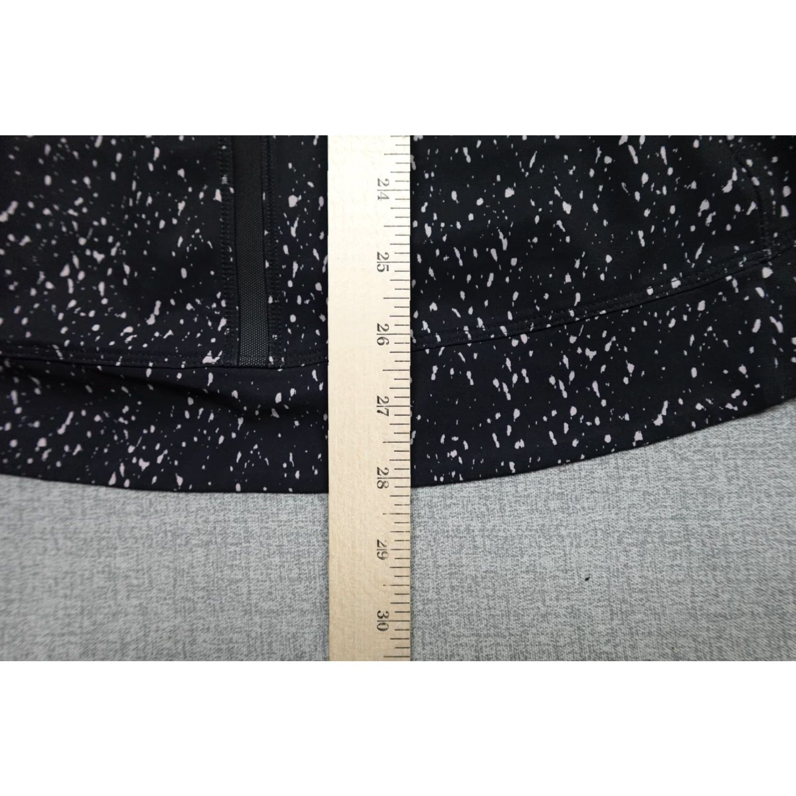 Lululemon Lululemon Windbreaker Vest Womens 8 Black Flecked Hooded Sleeveless Jacket Hood Size M / US 6-8 / IT 42-44 - 7 Thumbnail