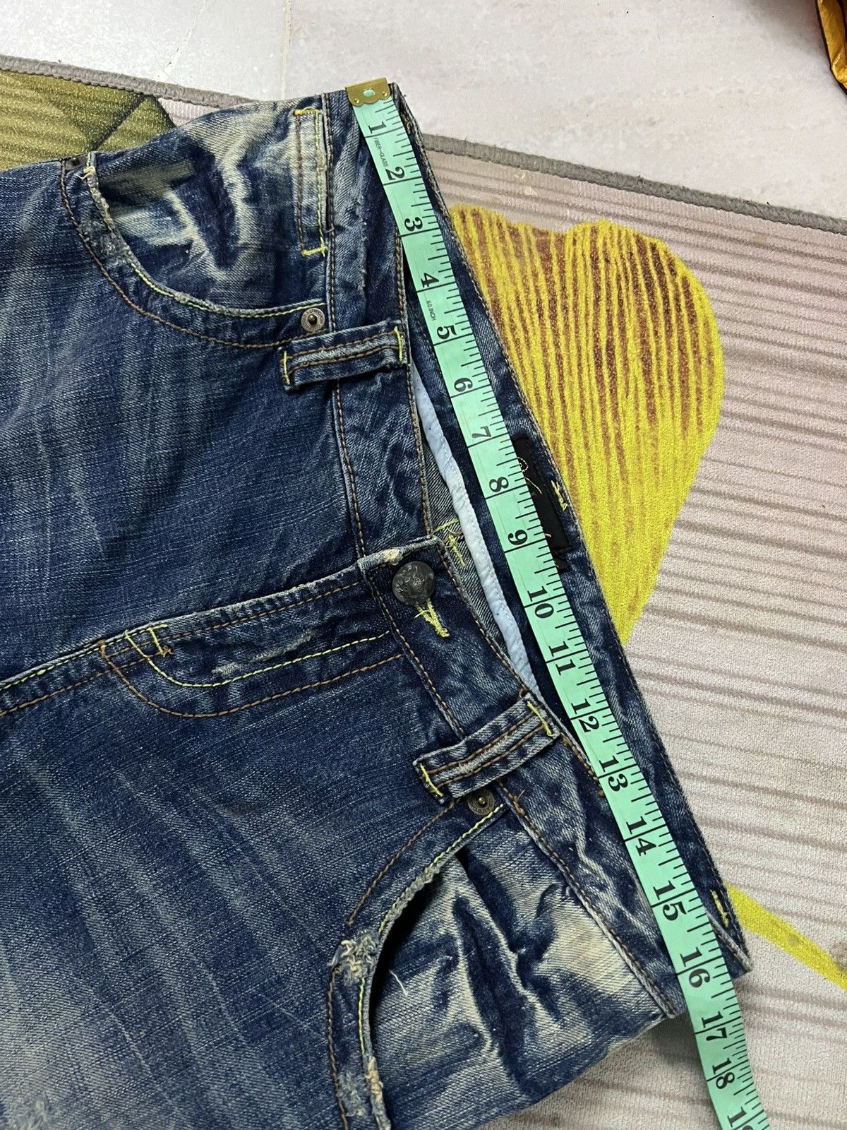 Japanese Brand 💥Vanquish Distresss Jean Very Rare Size US 32 / EU 48 - 3 Thumbnail