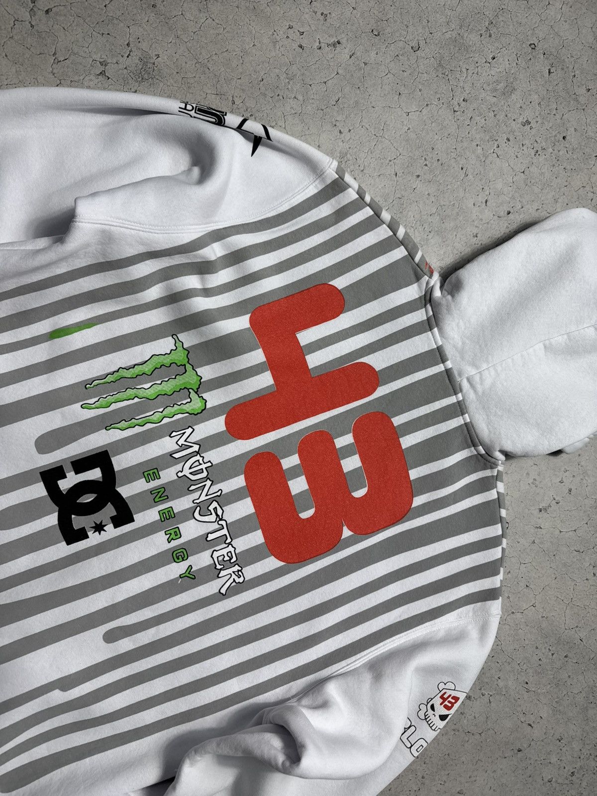 Vintage DC Shoes Monster Racing Full Zip Hoodie White Pirelli Size US XL / EU 56 / 4 - 7 Thumbnail
