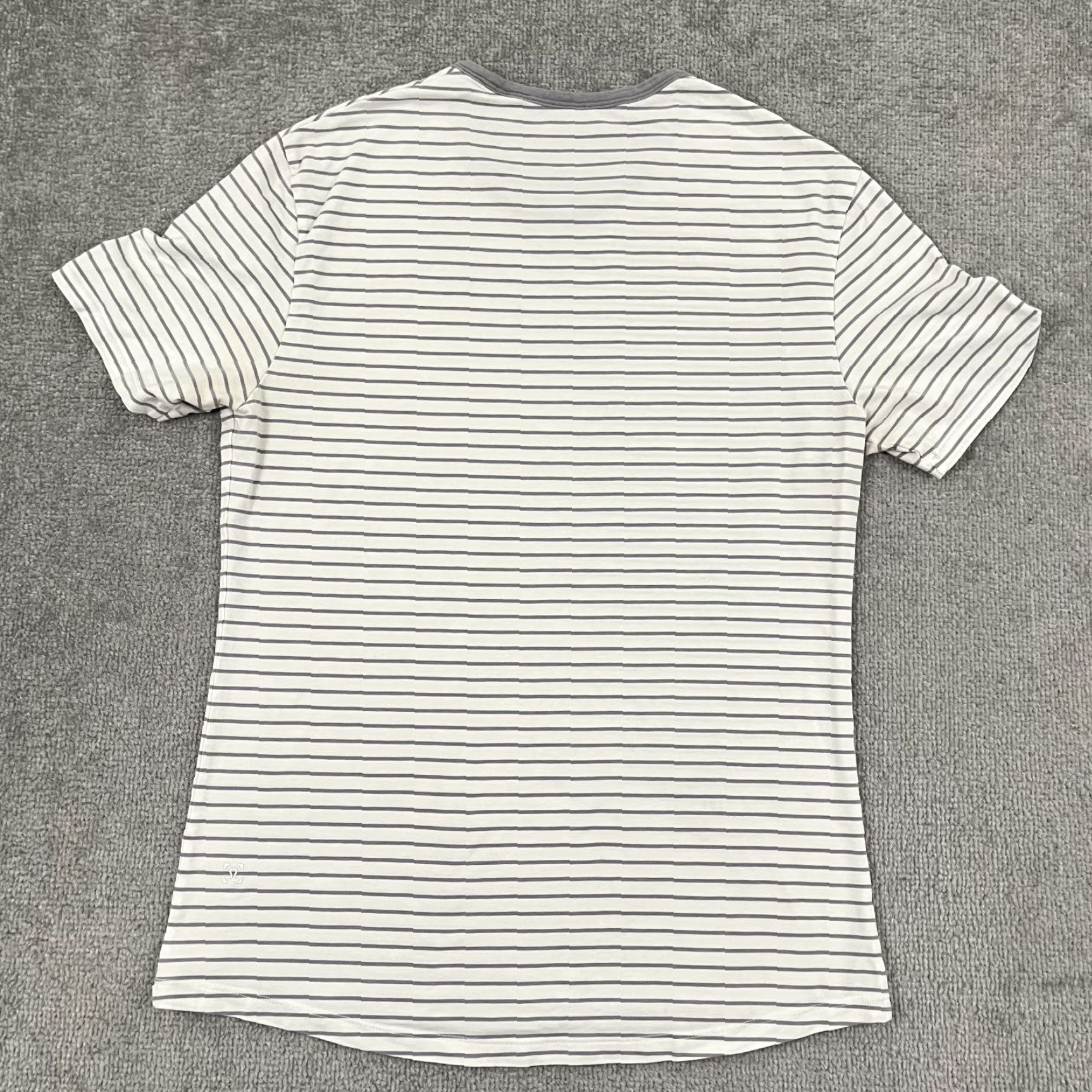 Lululemon Lululemon Shirt Mens Medium White Gray Stripe Everyday Essential Crewneck Casual Size US M / EU 48-50 / 2 - 2 Thumbnail