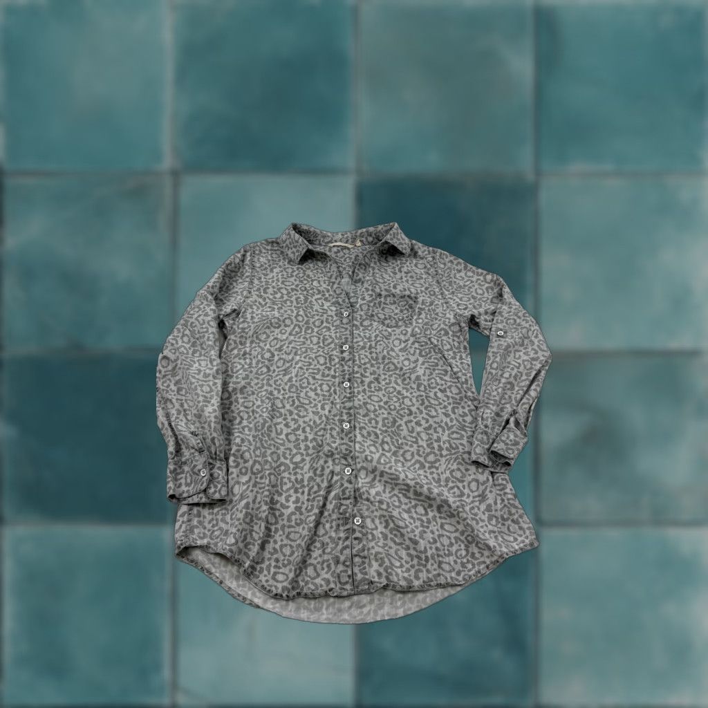 Soft Surroundings Soft Surroundings Shirt Women Medium Gray Leopard Print Lyocell Button-Up Top Womens Size M / US 6-8 / IT 42-44 - 1 Thumbnail
