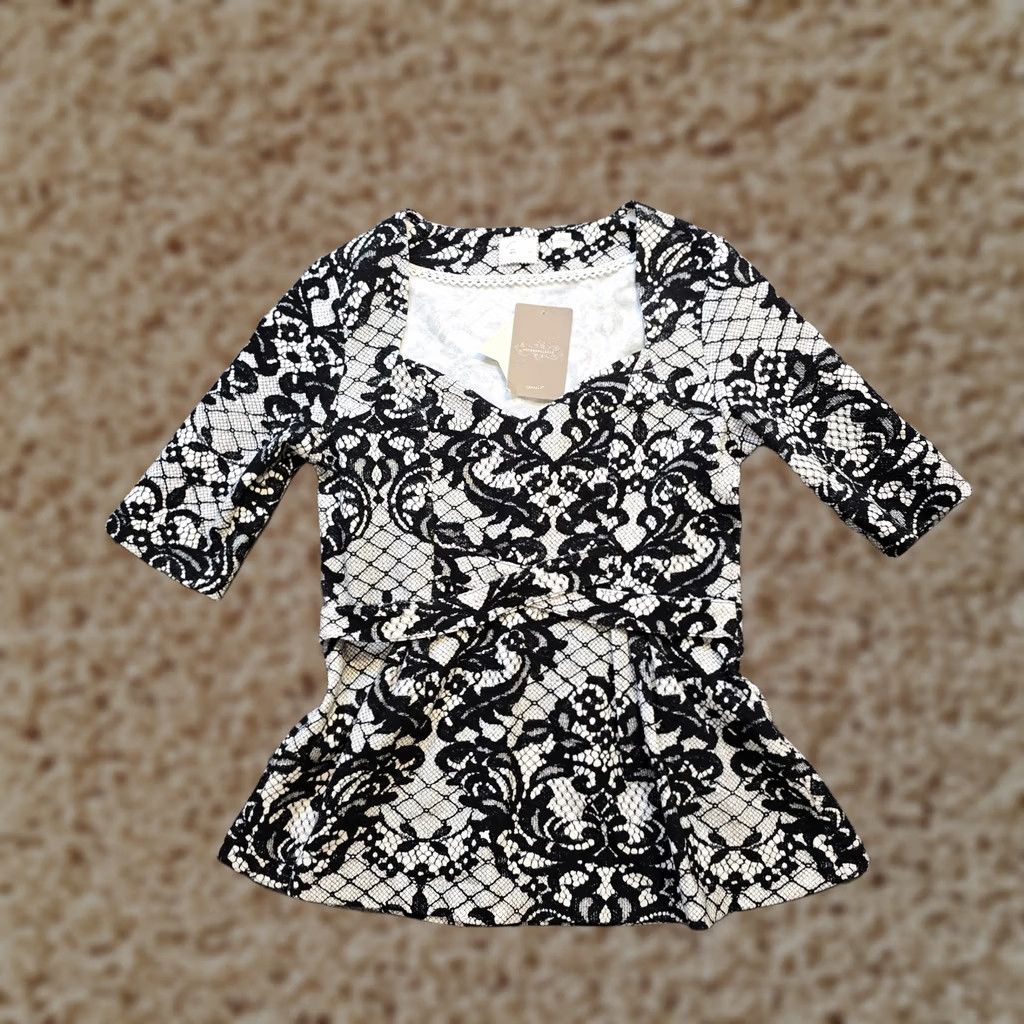 Anthropologie Postmark Anthropologie Top Womens Size Small Black White Floral Peplum Knit Blouse Casual Shirt 3/4 Sleeve Regular Womens Size S / US 4 / IT 40 - 1 Thumbnail