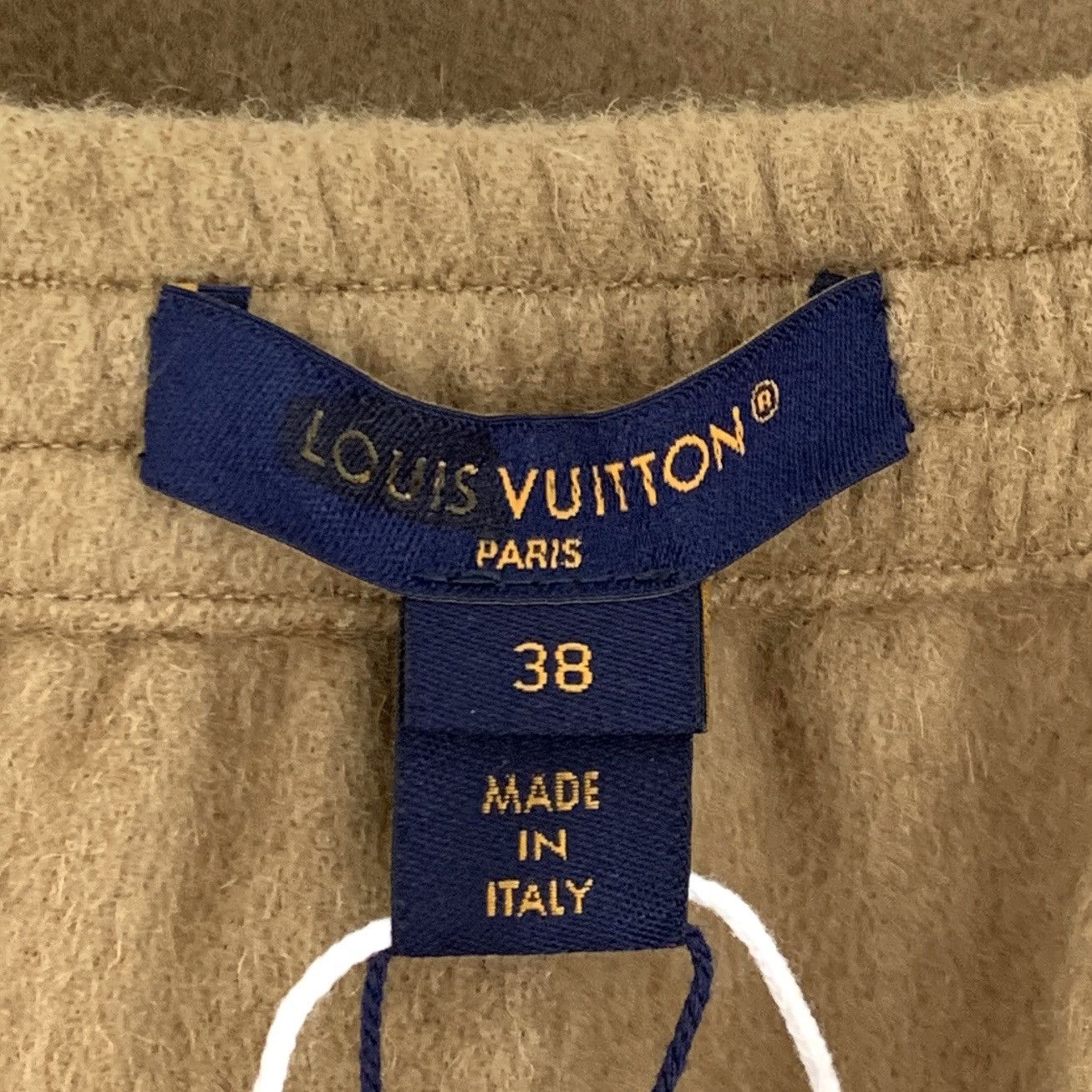 Louis Vuitton Louis Vuitton Leather Patch Camel Hair Casual Shorts K26WX Size 26" / US 2 / IT 38 - 7 Thumbnail