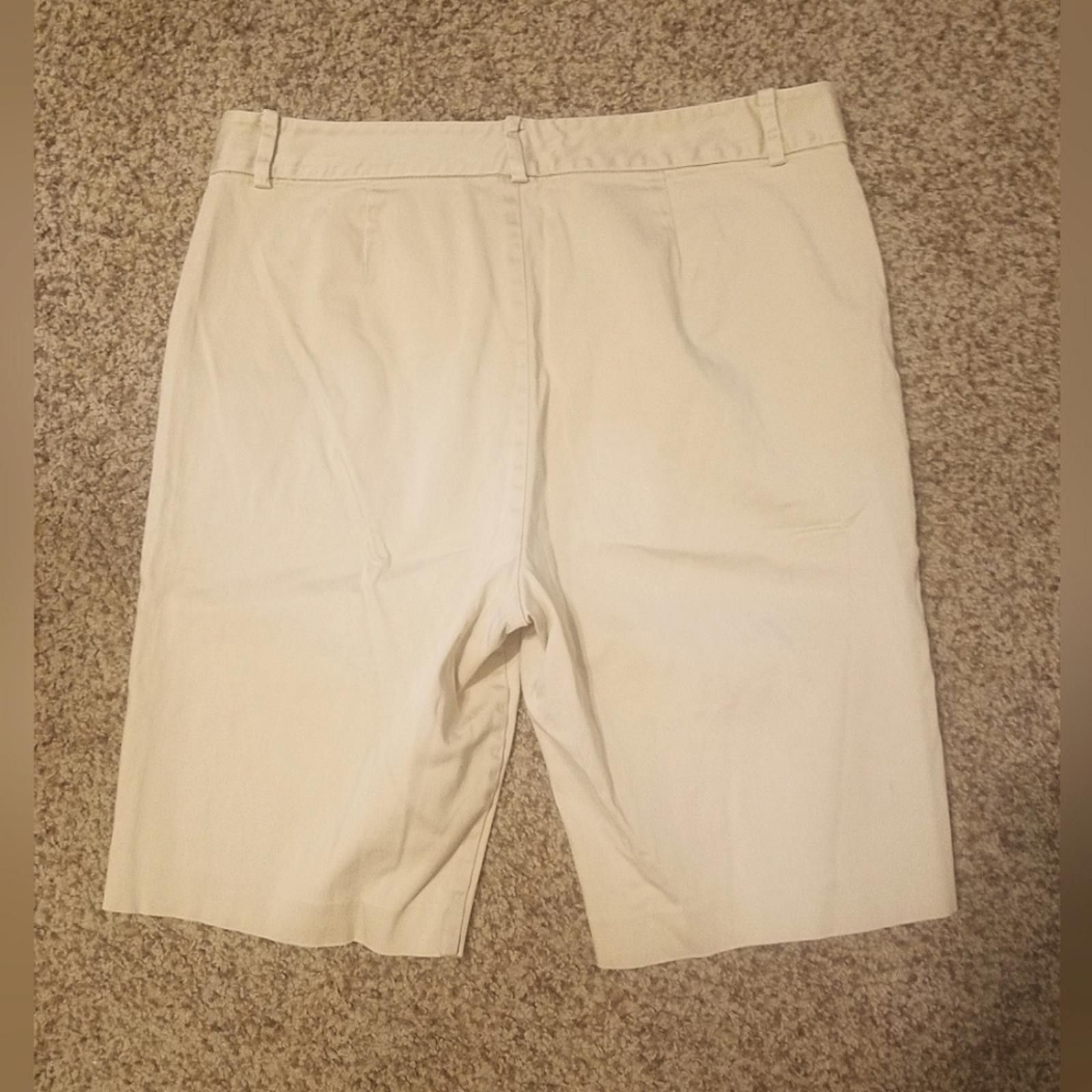 Polo Ralph Lauren Lauren Ralph Lauren Women's Cream Shorts Size 10 Size 32" / US 10 / IT 46 - 1 Thumbnail