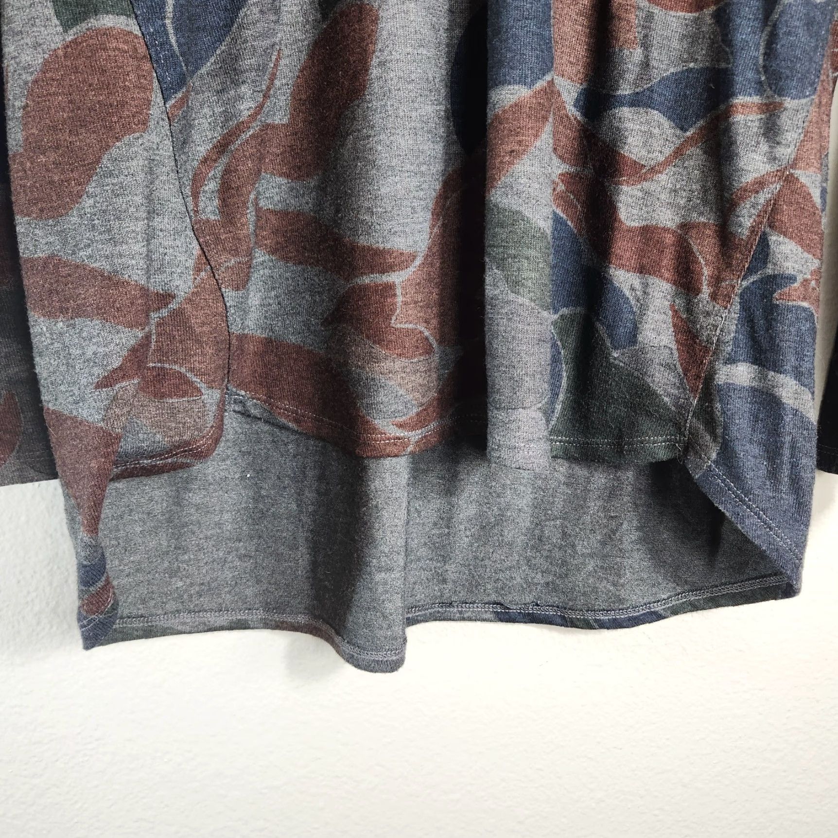Vintage Christopher & Banks Womens Tunic Long Sleeve Gray Abstract V-Neck Pullover Casual Fall L Size L / US 10 / IT 46 - 4 Thumbnail