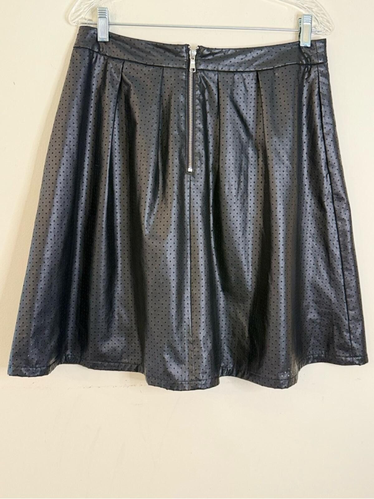 Worthington Worthington black faux leather mesh mini skirt pockets SZ 8 Size 30" / US 8 / IT 44 - 4 Thumbnail