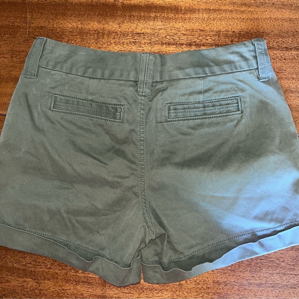 Banana Republic Banana Republic's Army Green Weekend Shorts Size 26" / US 2 / IT 38 - 2 Thumbnail