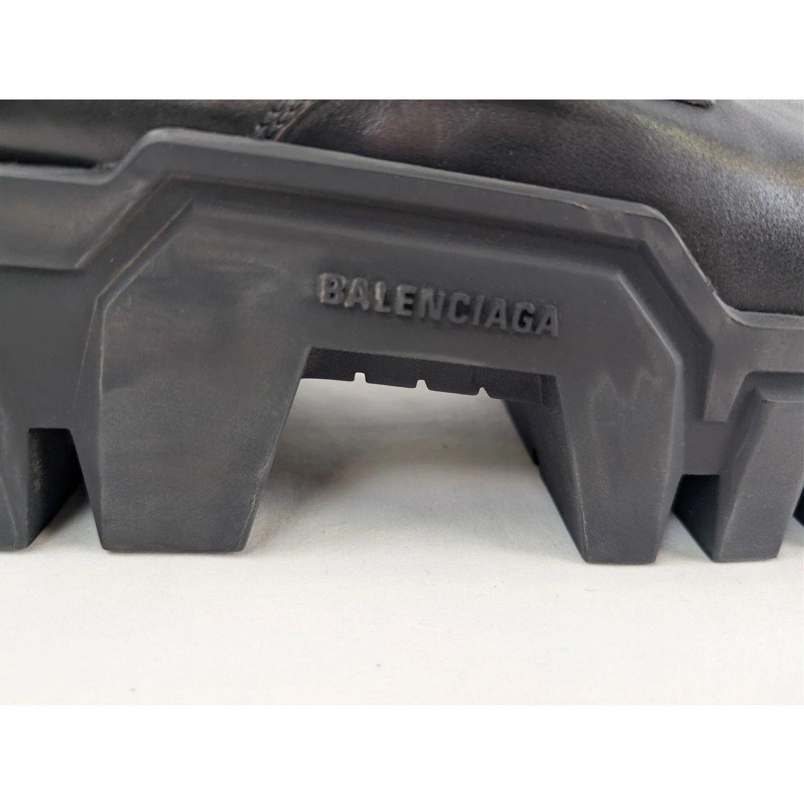 Balenciaga o1rshd1 Q:2 / Worn-out Effect Leather Bulldozer Laceup Boots Size US 11 / EU 44 - 4 Thumbnail