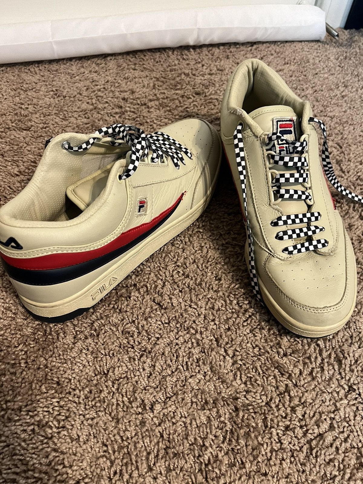 Fila Fila T1 Mid Fashion Low Top Leather Sneakers Size US 11.5 / EU 44-45 - 2 Thumbnail
