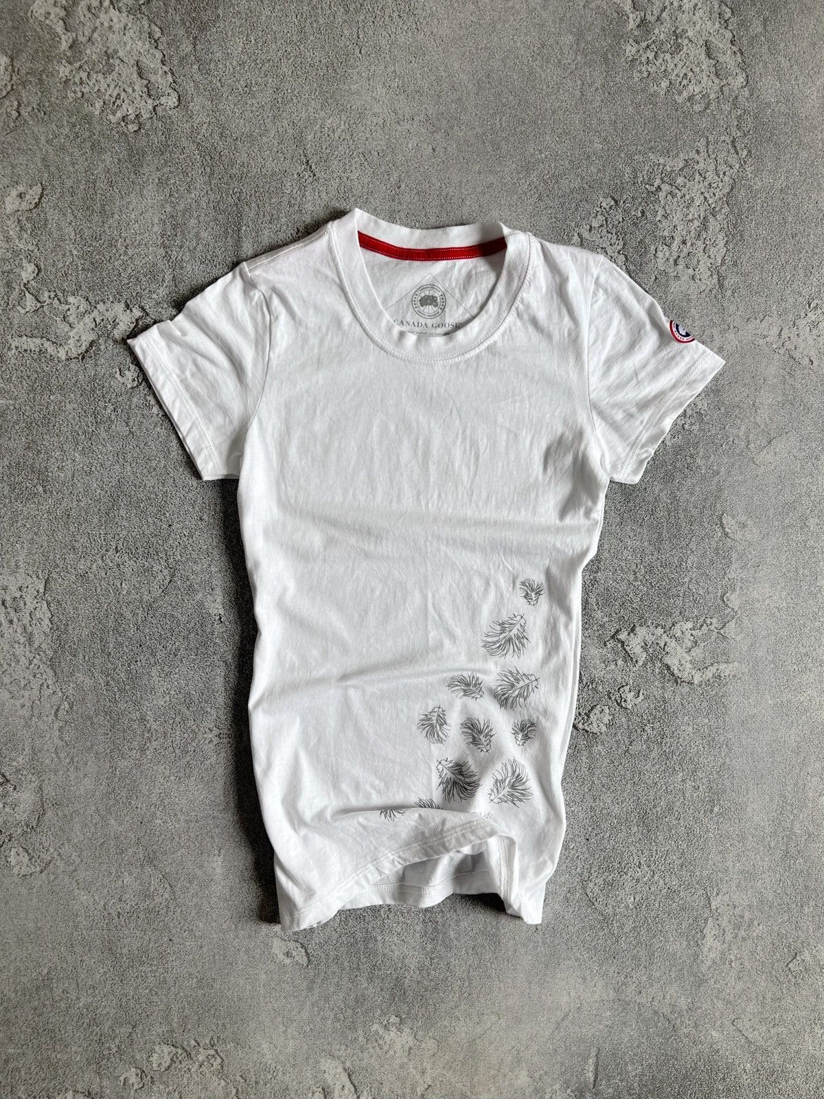 Canada Goose Canada Goose Womens White T-Shirt With Holographic Tag Sz XS Size XS / US 0-2 / IT 36-38 - 1 Thumbnail