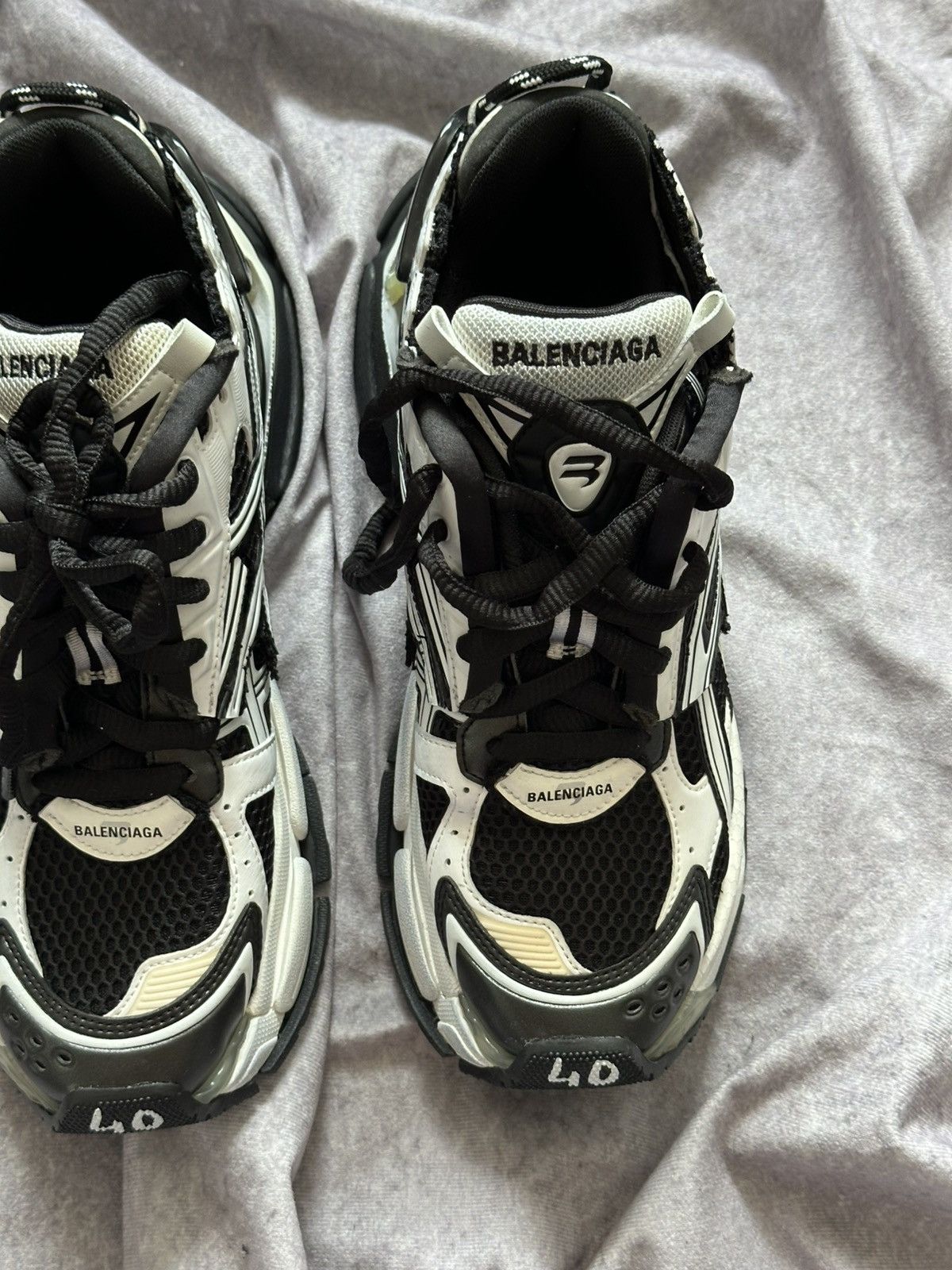 Balenciaga Balenciaga Runner White / Black Sneakers Shoes Size US 7 / EU 40 - 7 Thumbnail